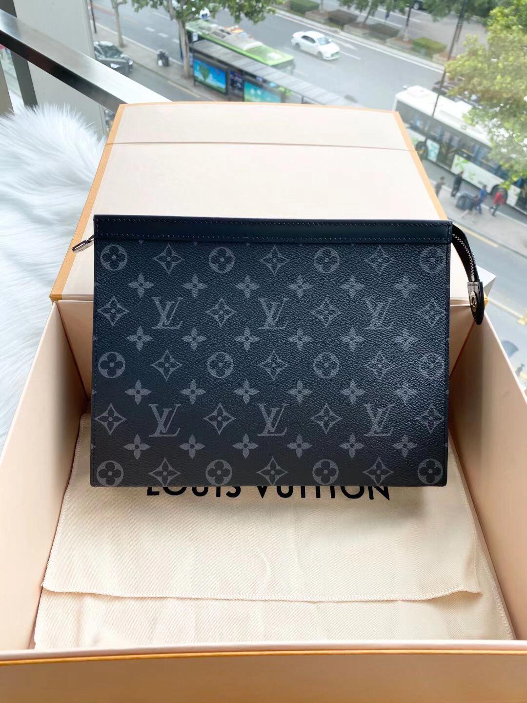 l**is V*t*n pochette accessoires-26x20cm