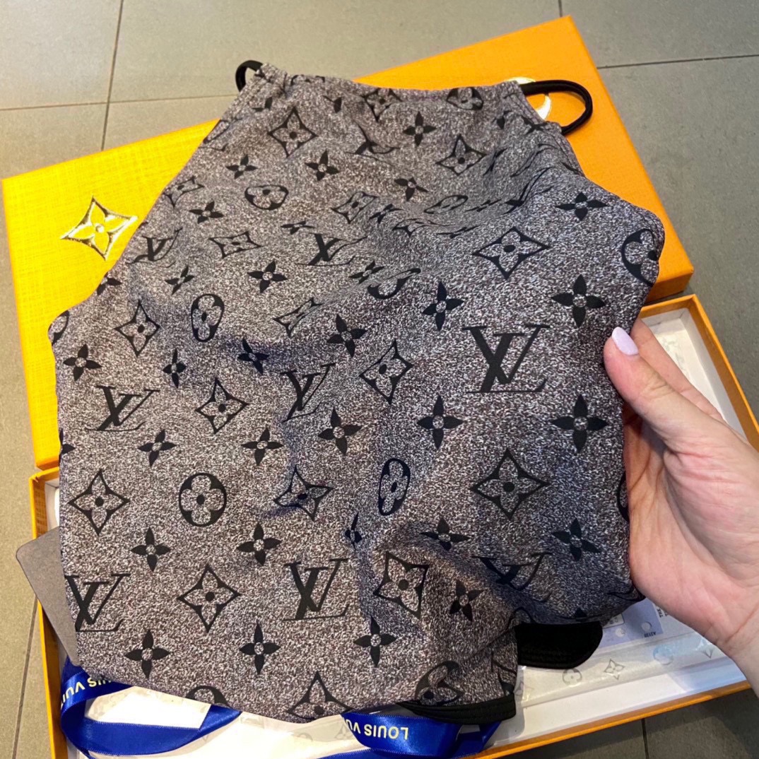 l**is V*t*n swimsuit