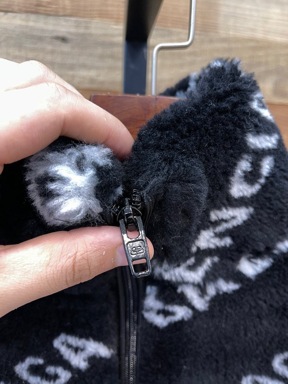 Ba*len*cia*ga fleece