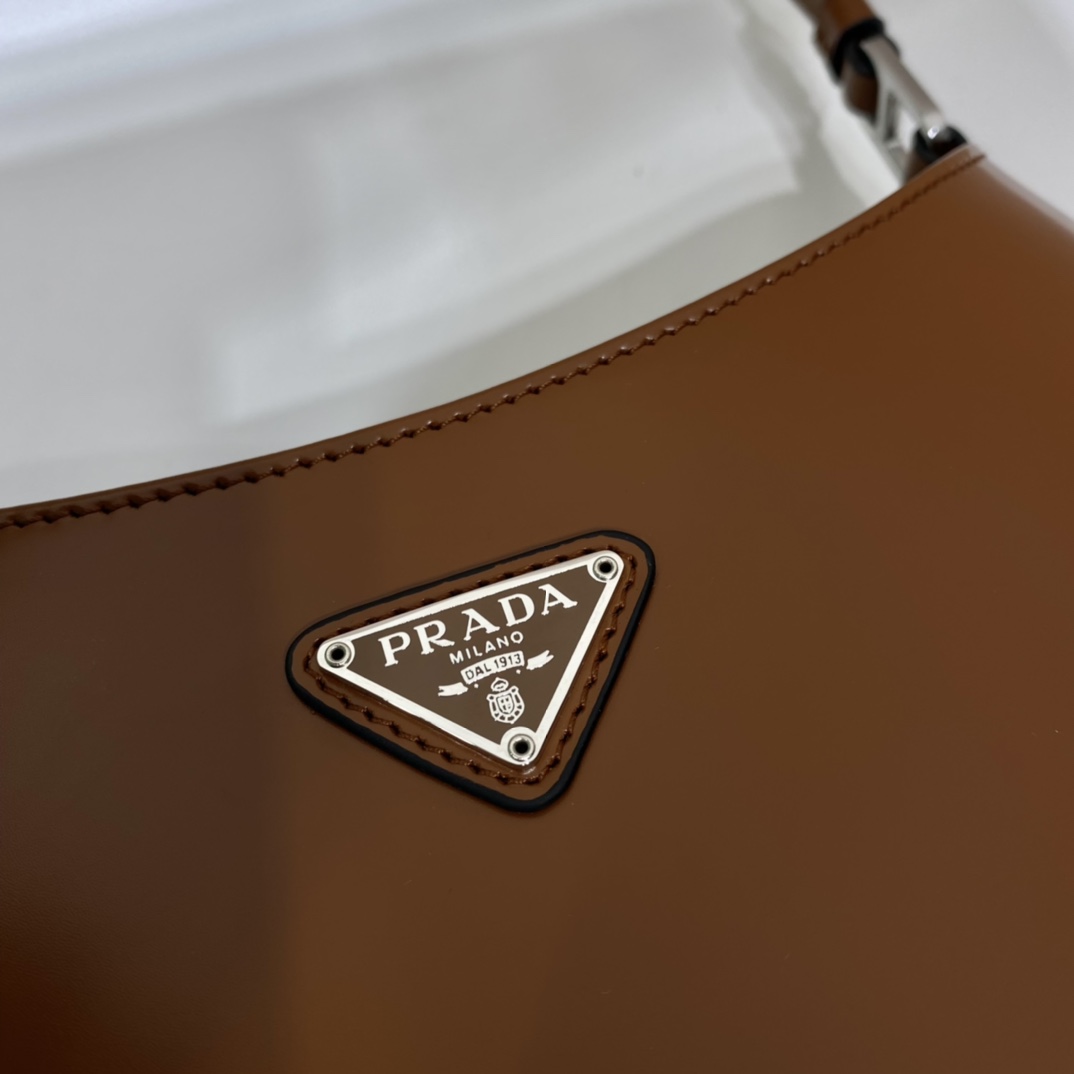 Pra*a cleo handbags-patent leather-30x18.5x4cm