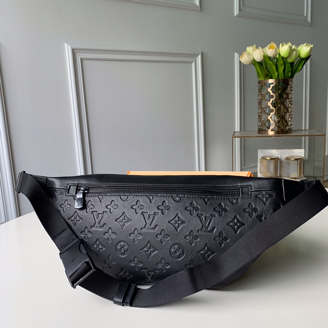 l**is V*t*n discovery bumbag-47*20*9cm