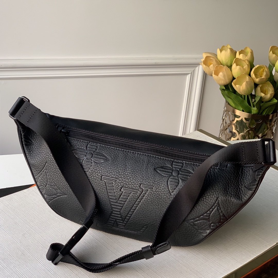 l**is V*t*n discovery bumbag-47*20*9cm