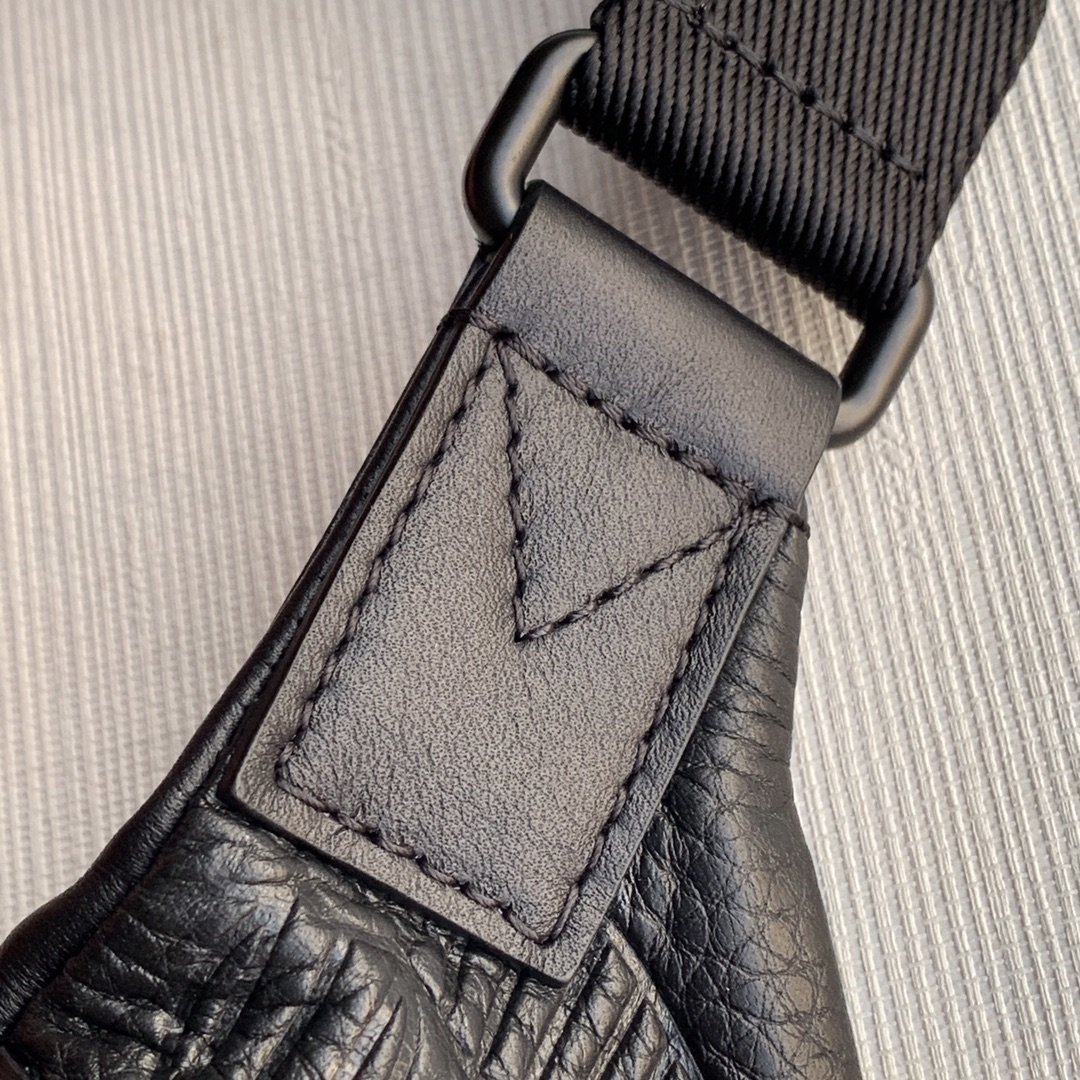 l**is V*t*n discovery bumbag-47*20*9cm