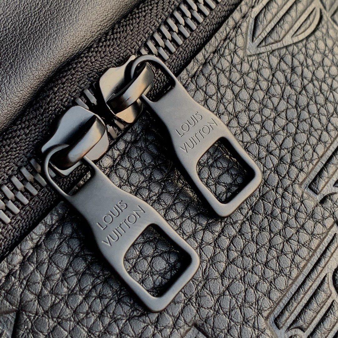 l**is V*t*n discovery bumbag-47*20*9cm