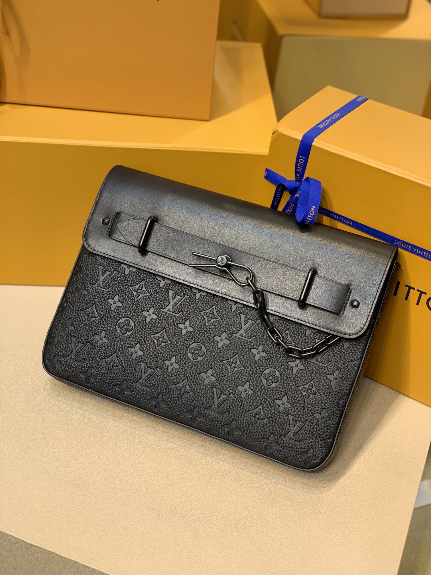 l**is V*t*n pochette steamer -m80107-32 x 22 x 4cm