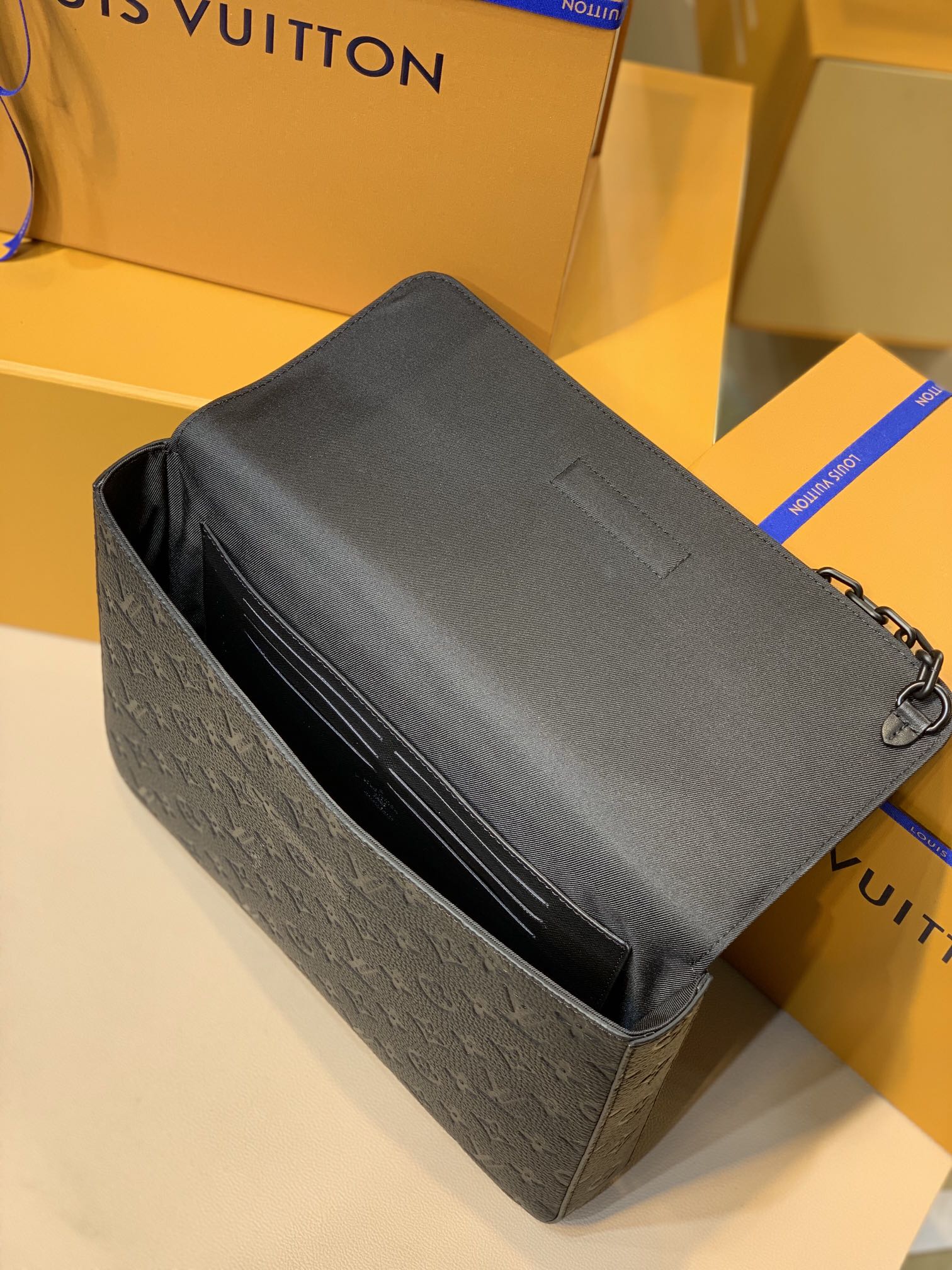 l**is V*t*n pochette steamer -m80107-32 x 22 x 4cm