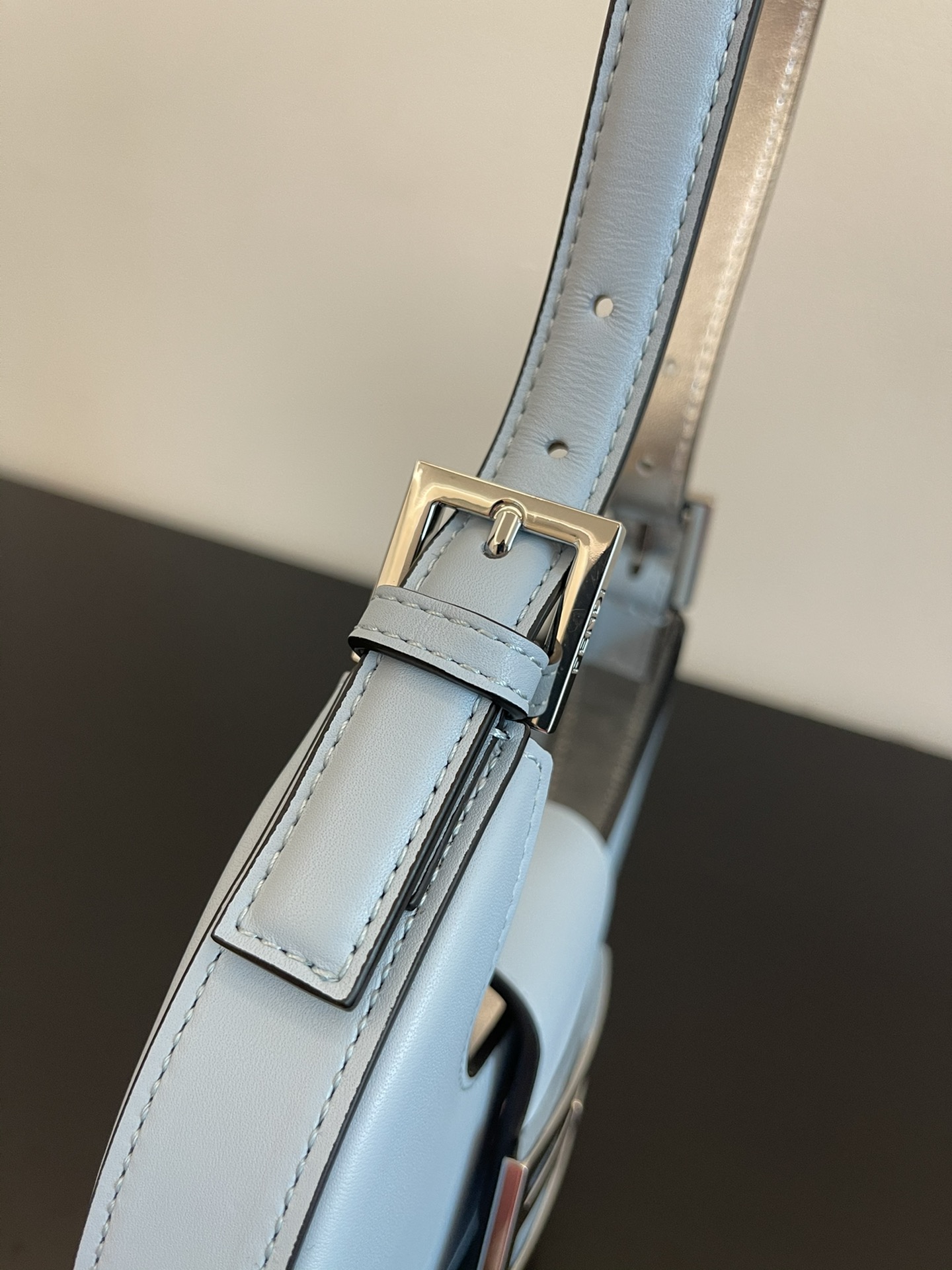 F**di cookie-22x4.5x17.5cm