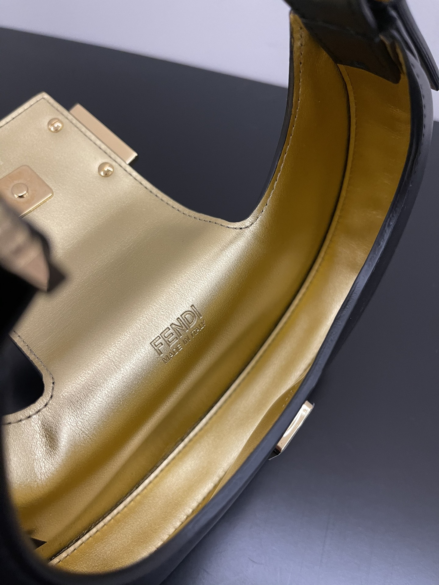 F**di cookie-22x4.5x17.5cm