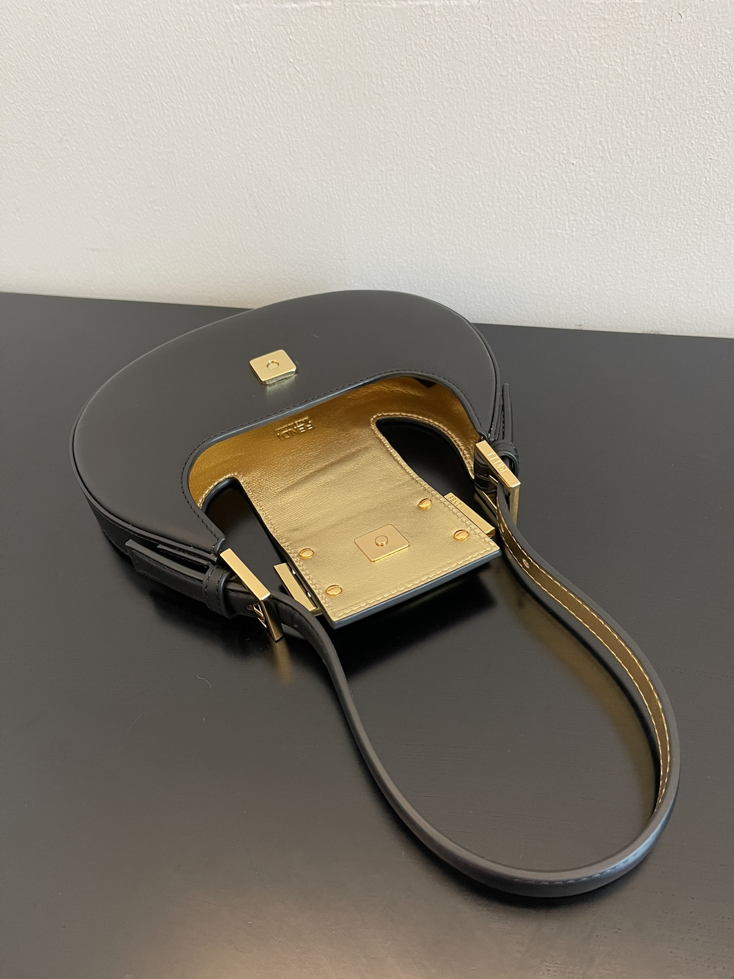 F**di cookie-22x4.5x17.5cm