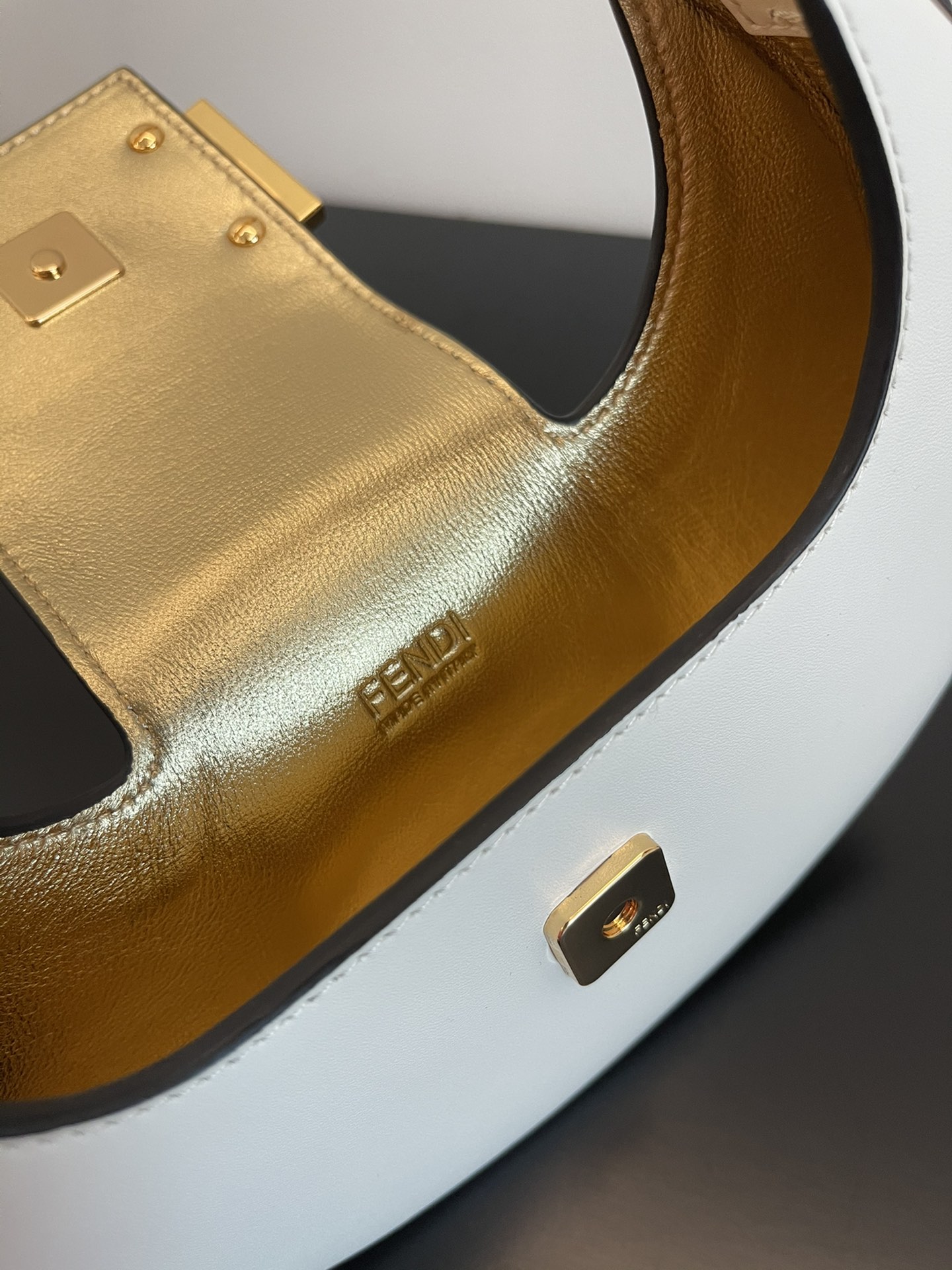 F**di cookie-22x4.5x17.5cm