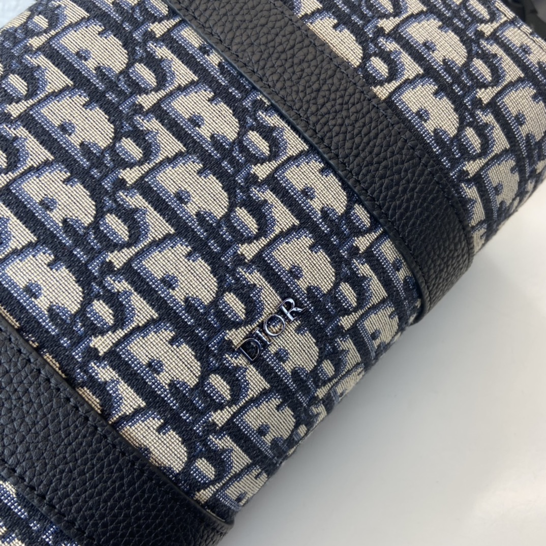 D*or oblique bag-26 x 16 x 14.5 cm