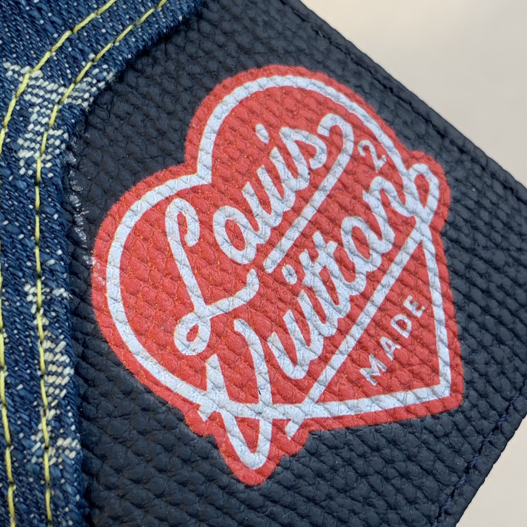 l**is V*t*n wallet-11*8.5*2cm