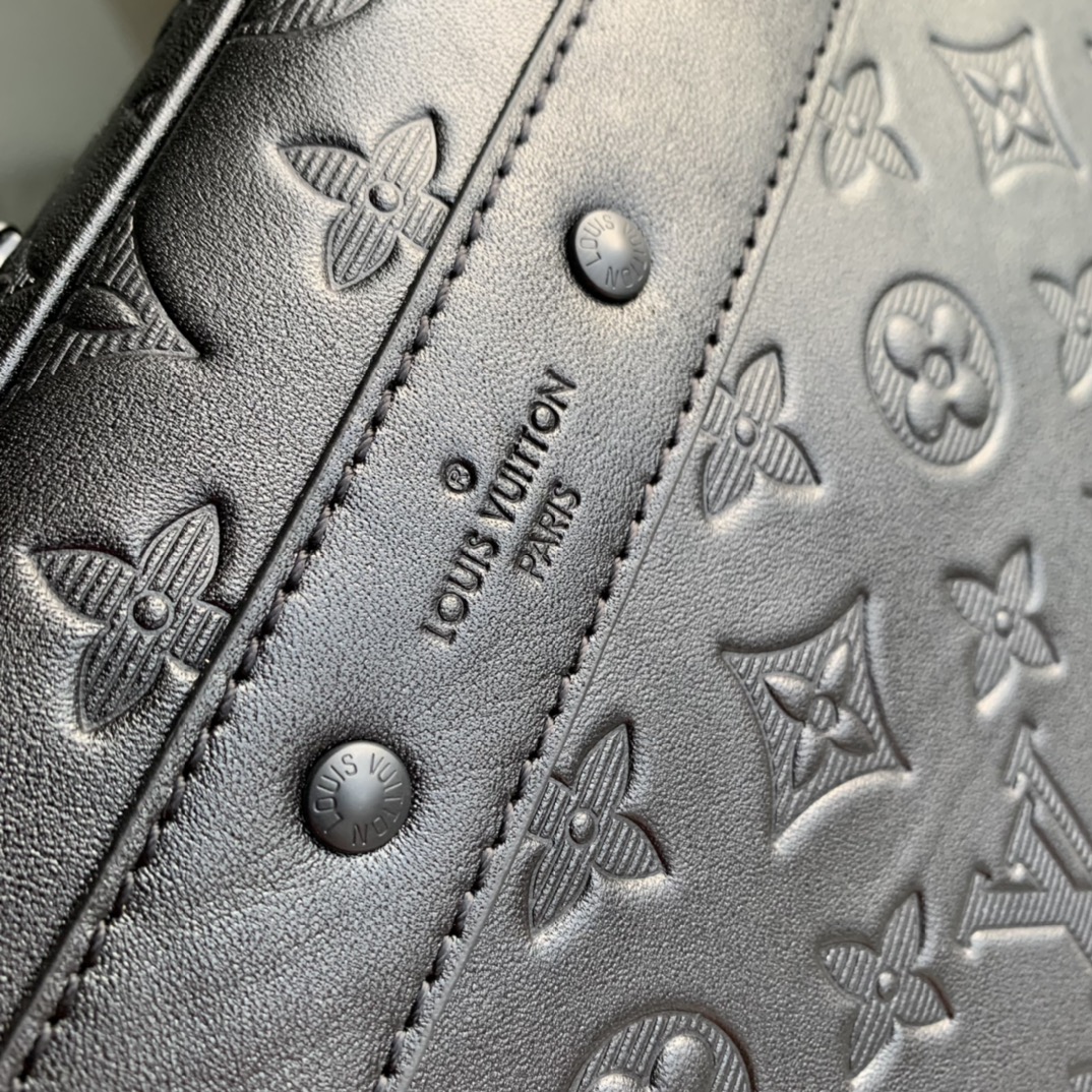 l**is V*t*n pouch-26*17*71cm