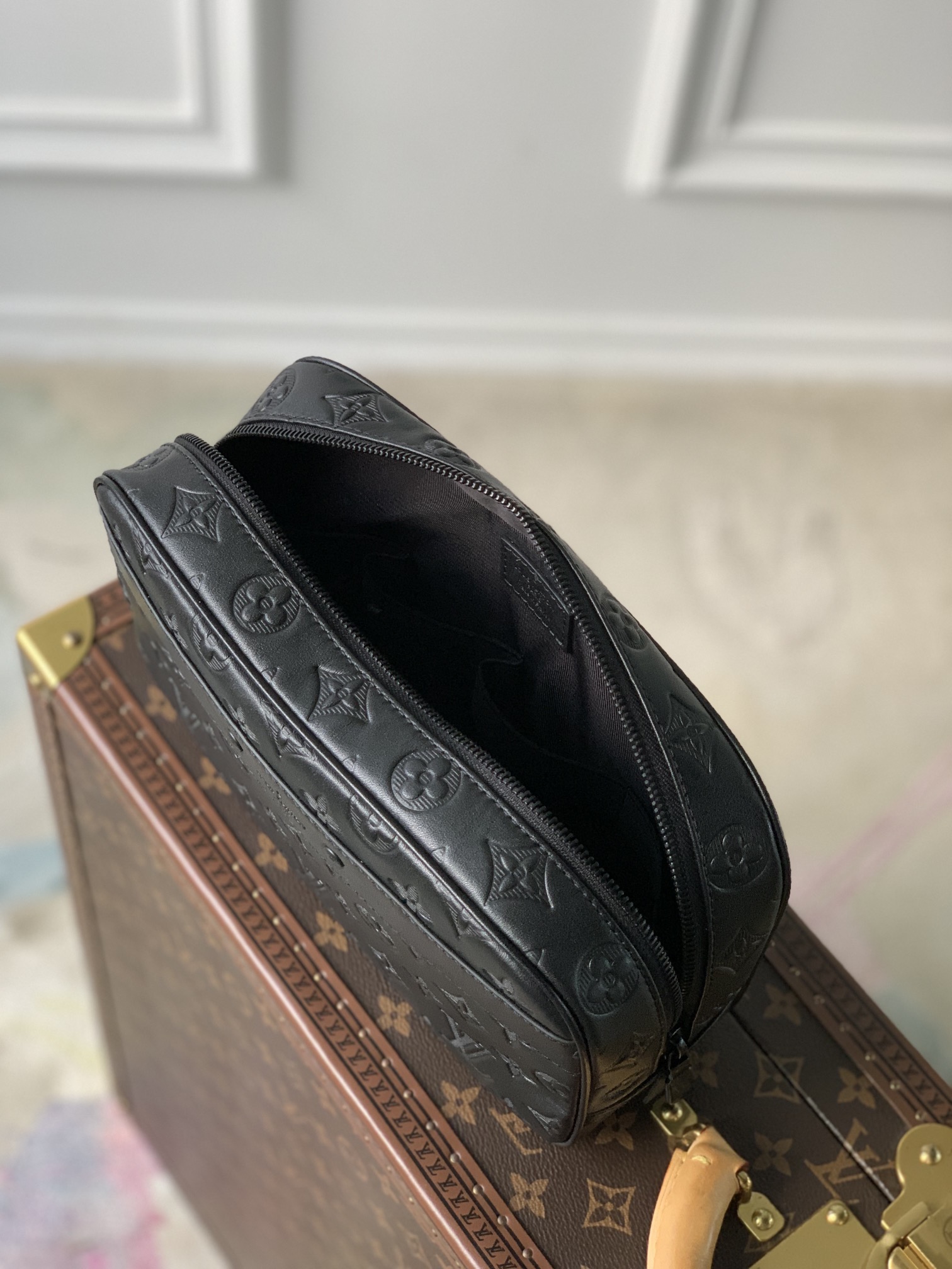 l**is V*t*n pouch-26*17*71cm