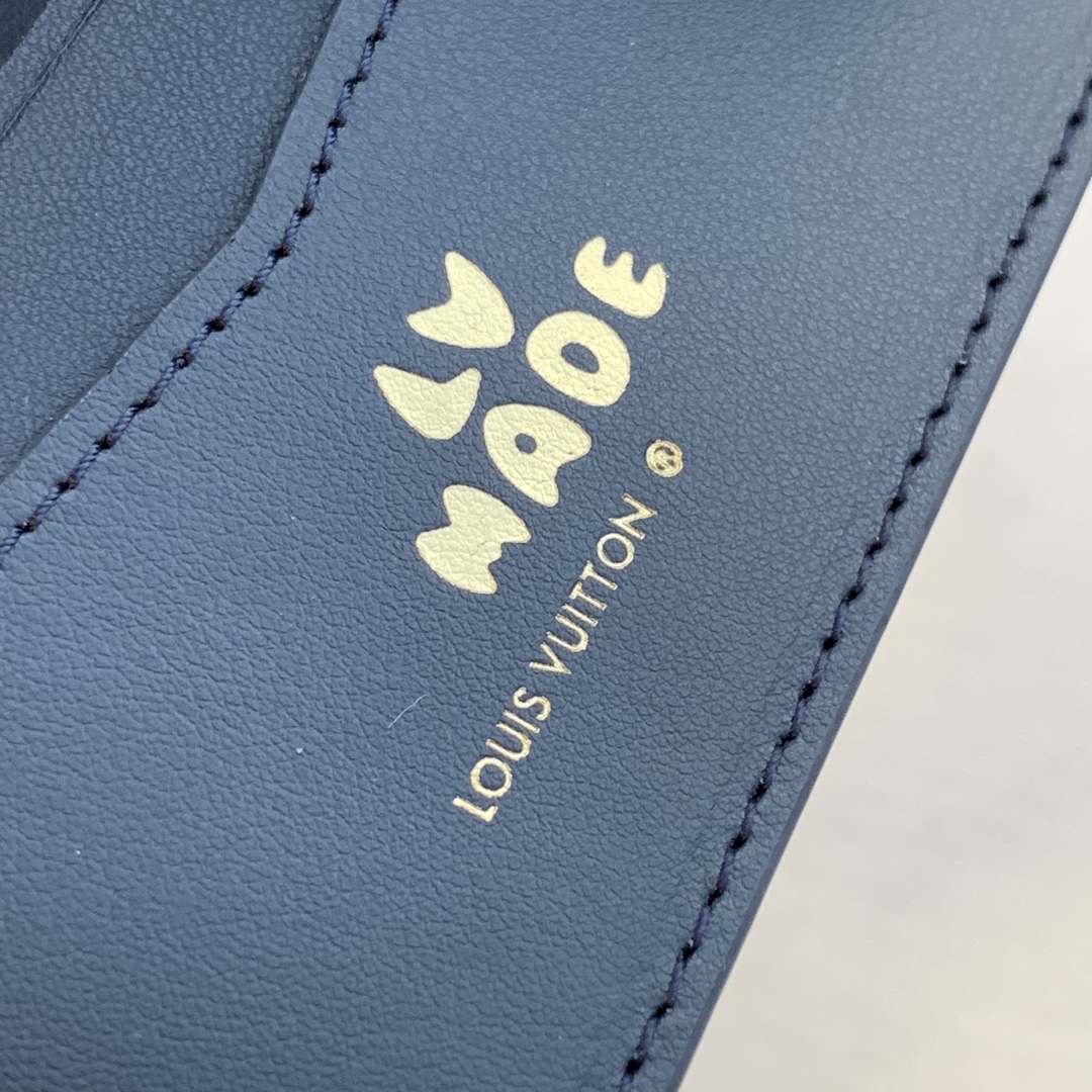 l**is V*t*n slender wallet-11*8.5*2cm