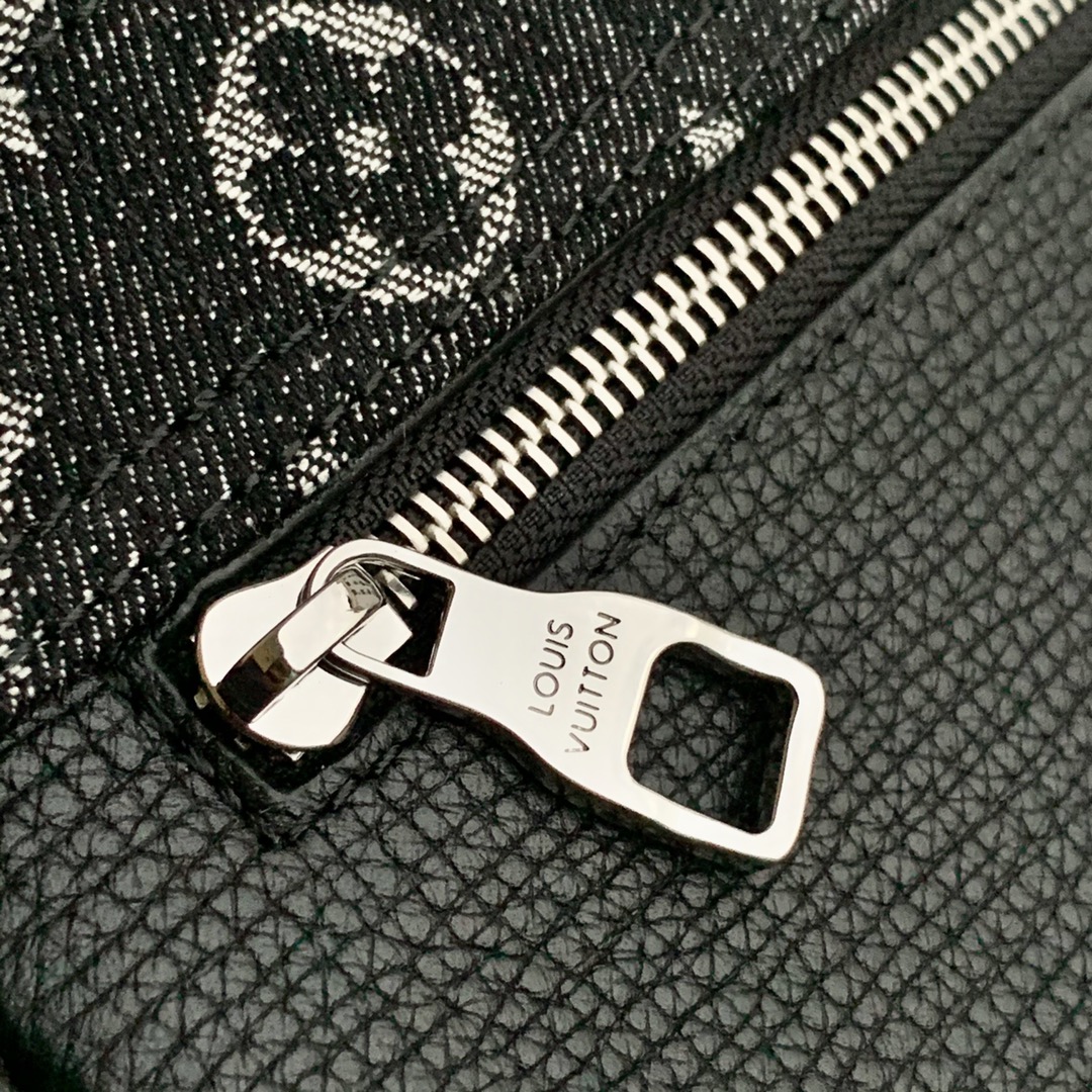 l**is V*t*n besace tokyo -39*23*13cm