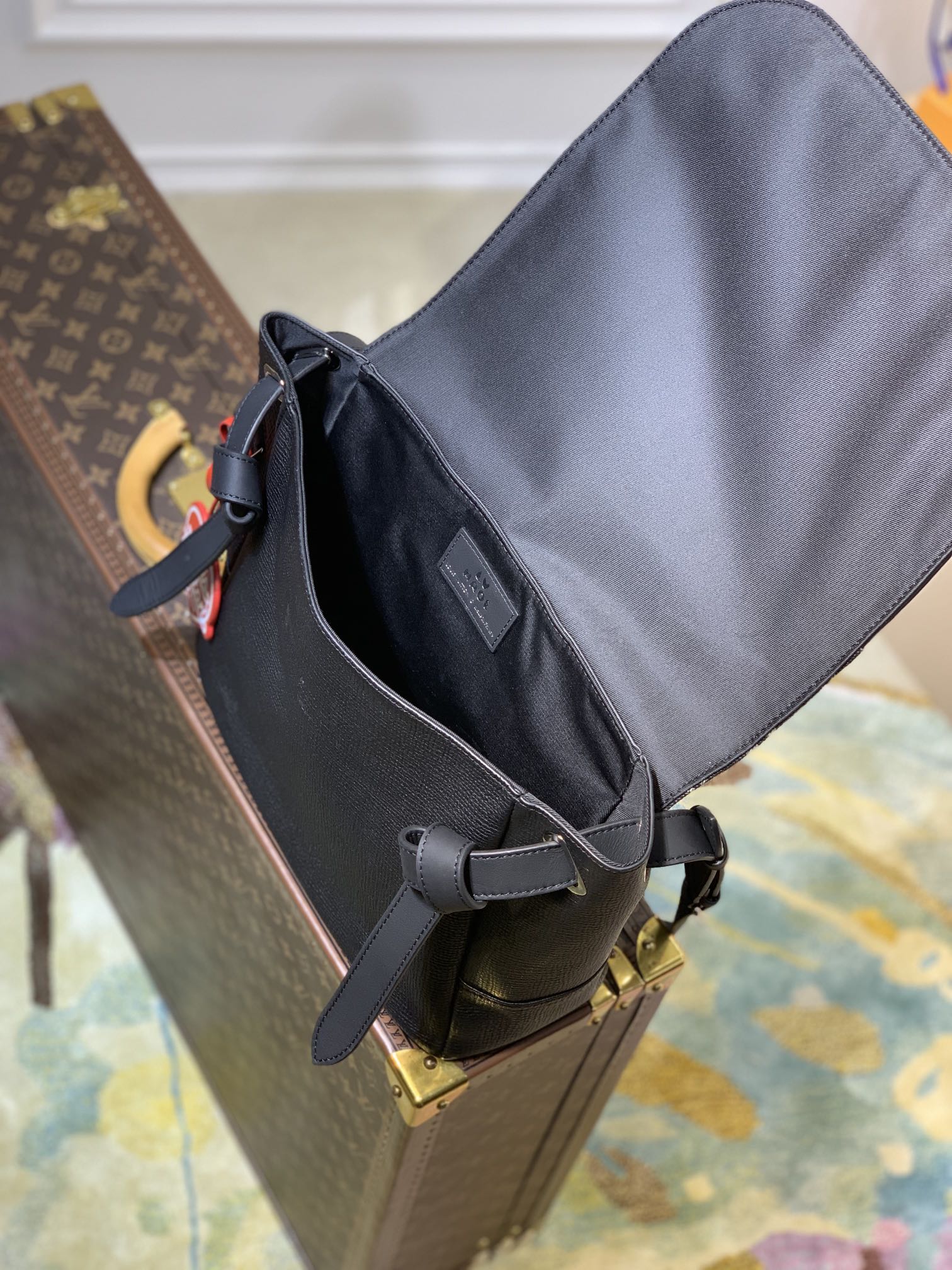 l**is V*t*n besace tokyo -39*23*13cm