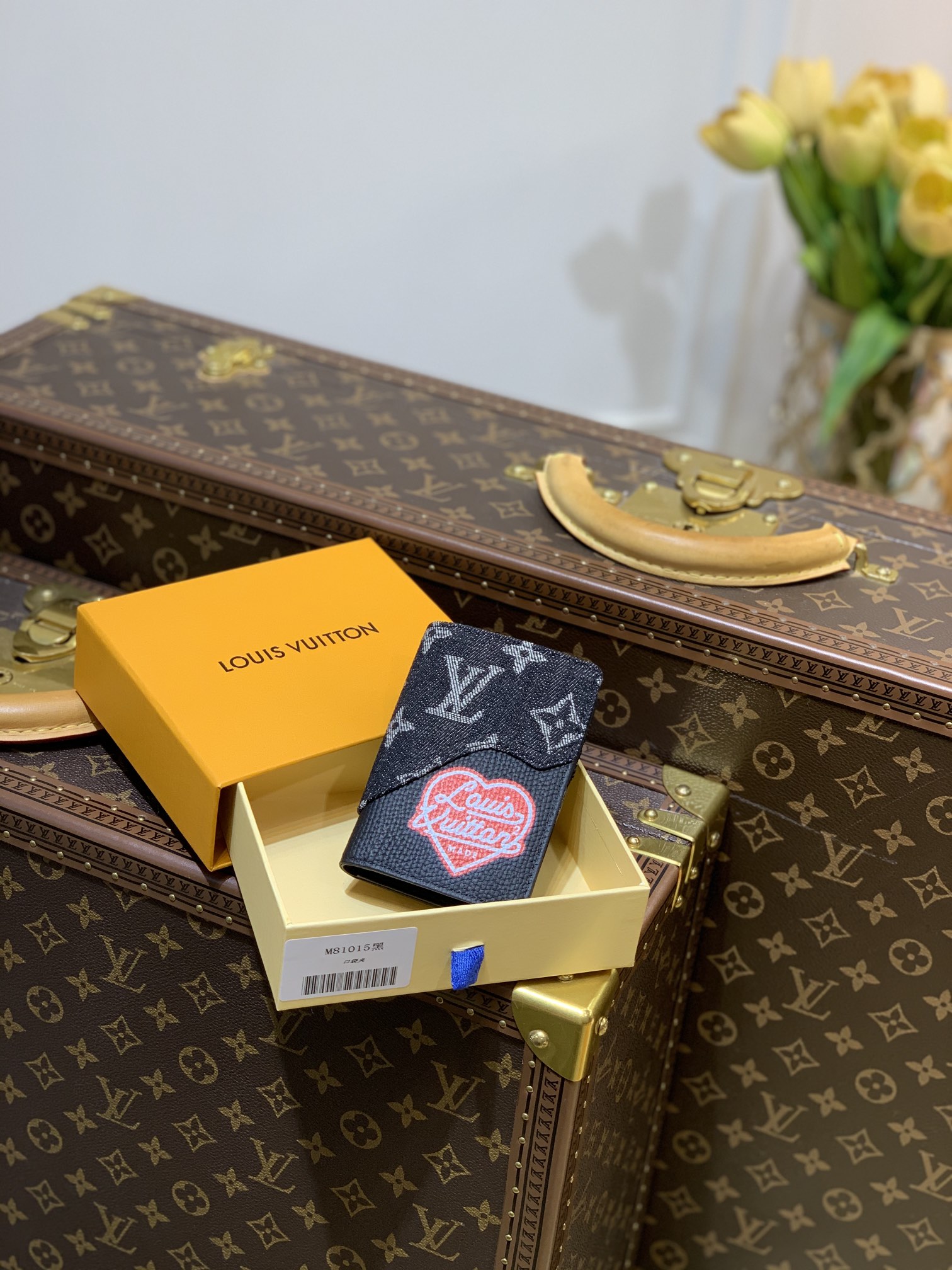 l**is V*t*n wallet-11*8.5*2cm