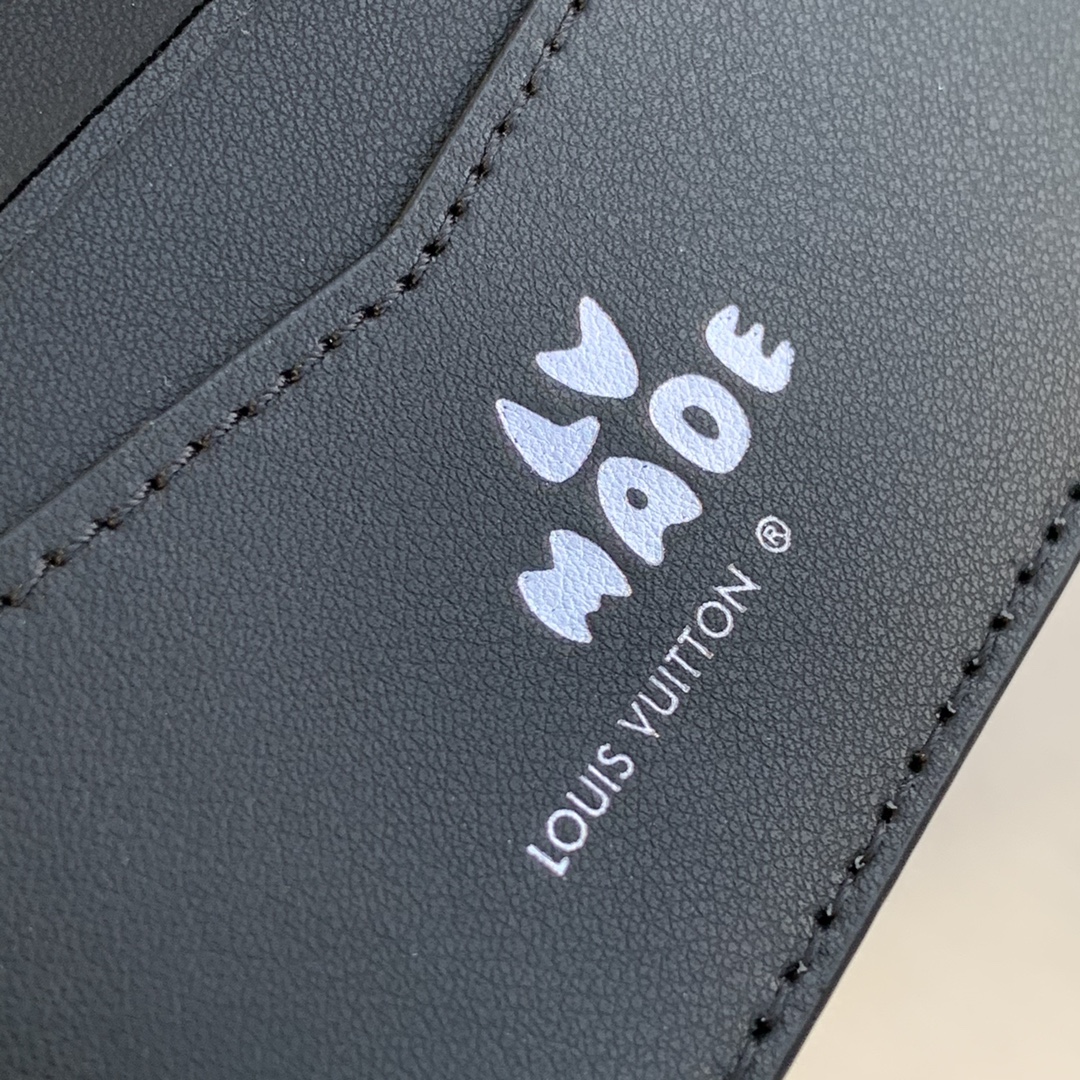 l**is V*t*n slender wallet-11*8.5*2cm