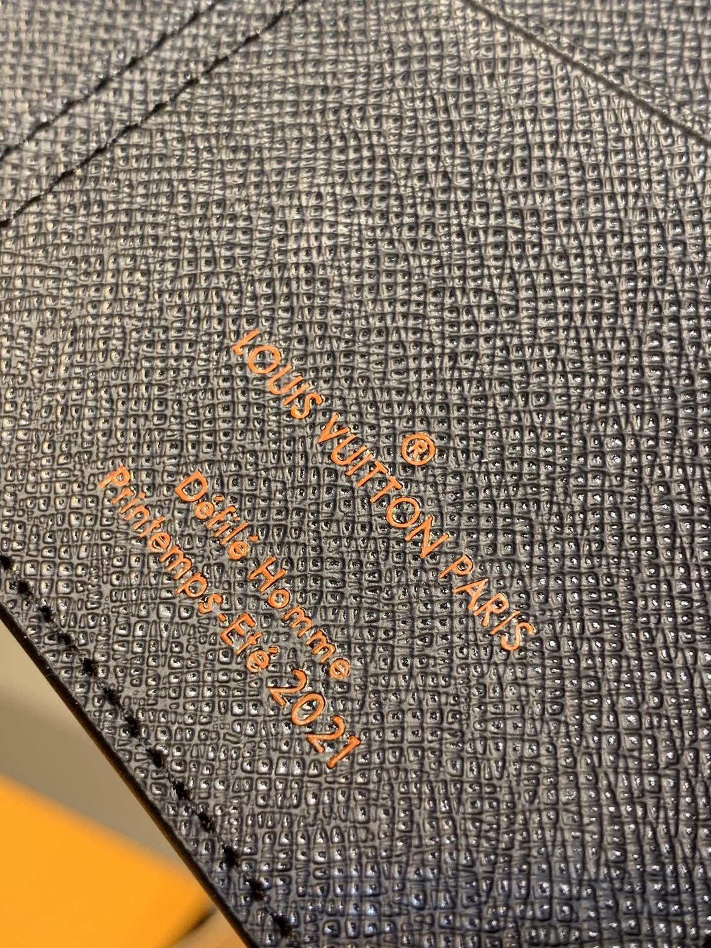 l**is V*t*n brazza wallet-10*19*2cm