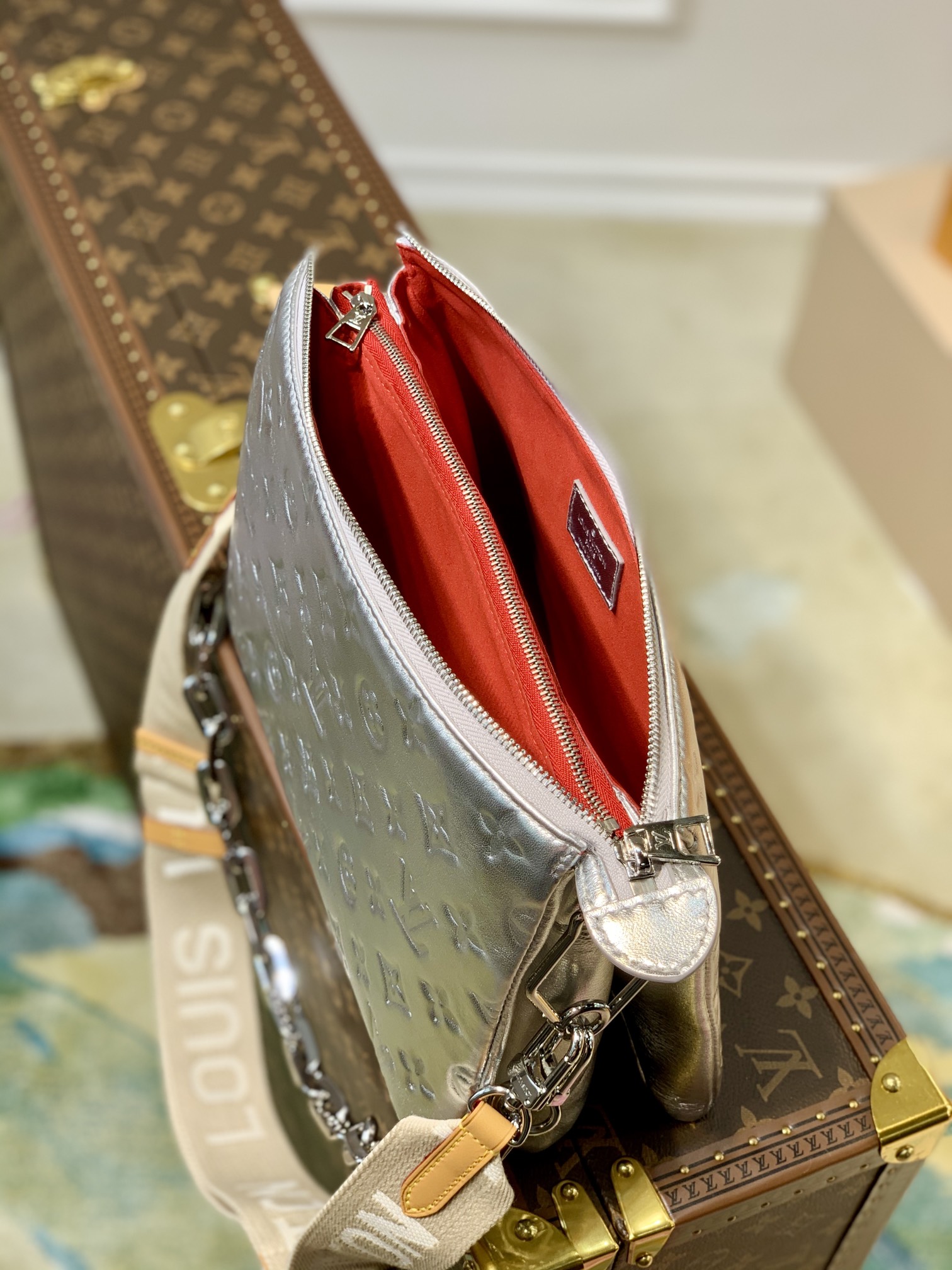 l**is V*t*n coussin handbags-29.5×13.5×21cm