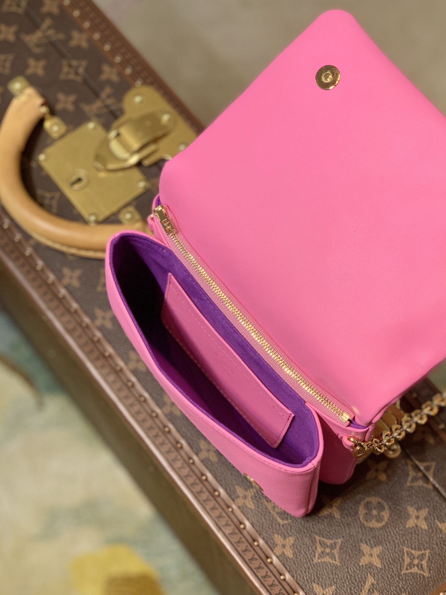 l**is V*t*n pochette coussin chain bag-20*14*8cm