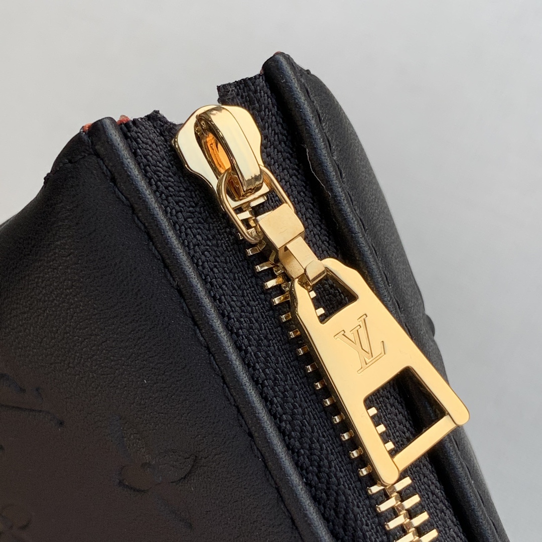 l**is V*t*n coussin bb bag-20*16*12 cm