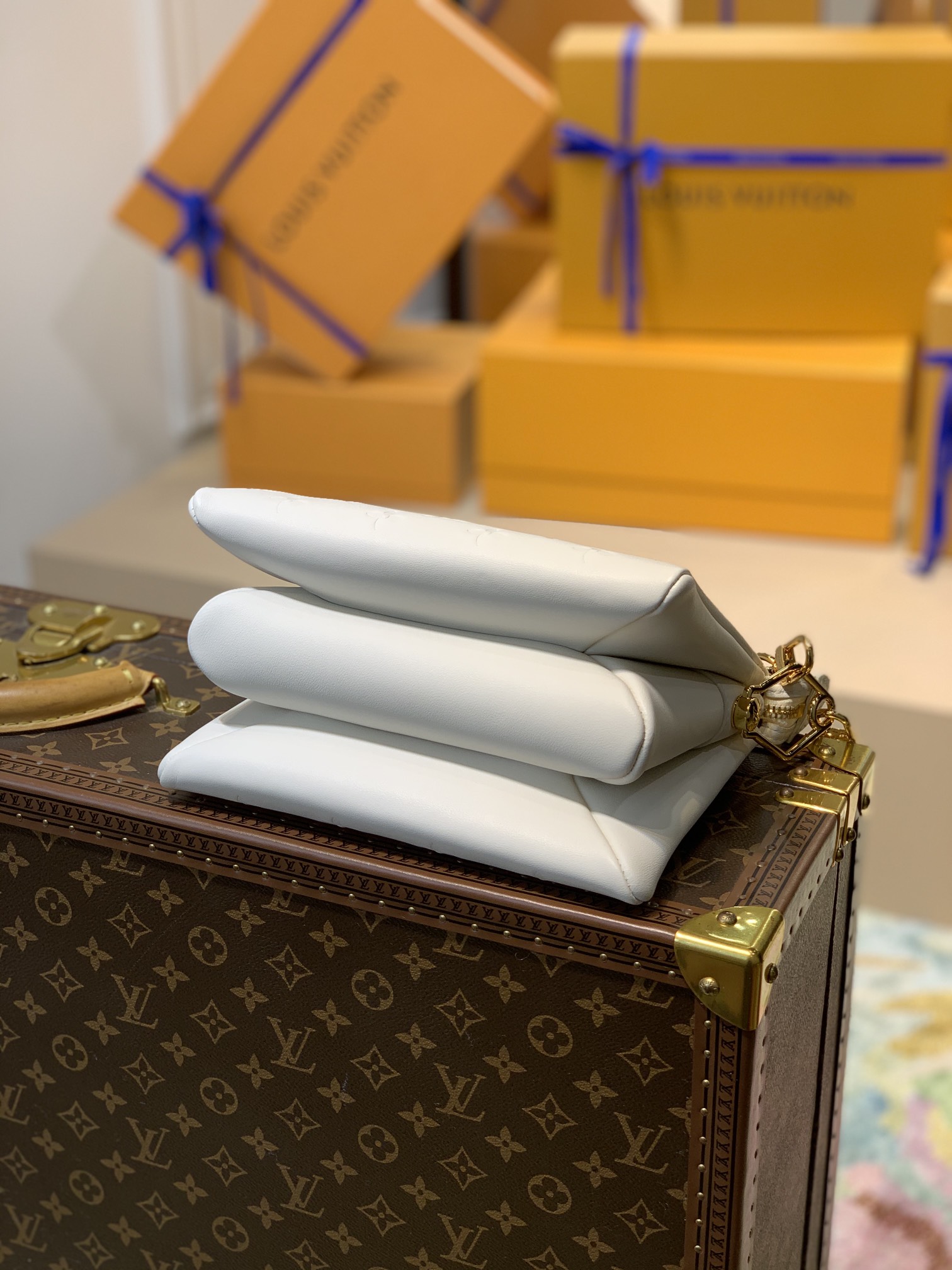 l**is V*t*n coussin handbags-26*20*12cm