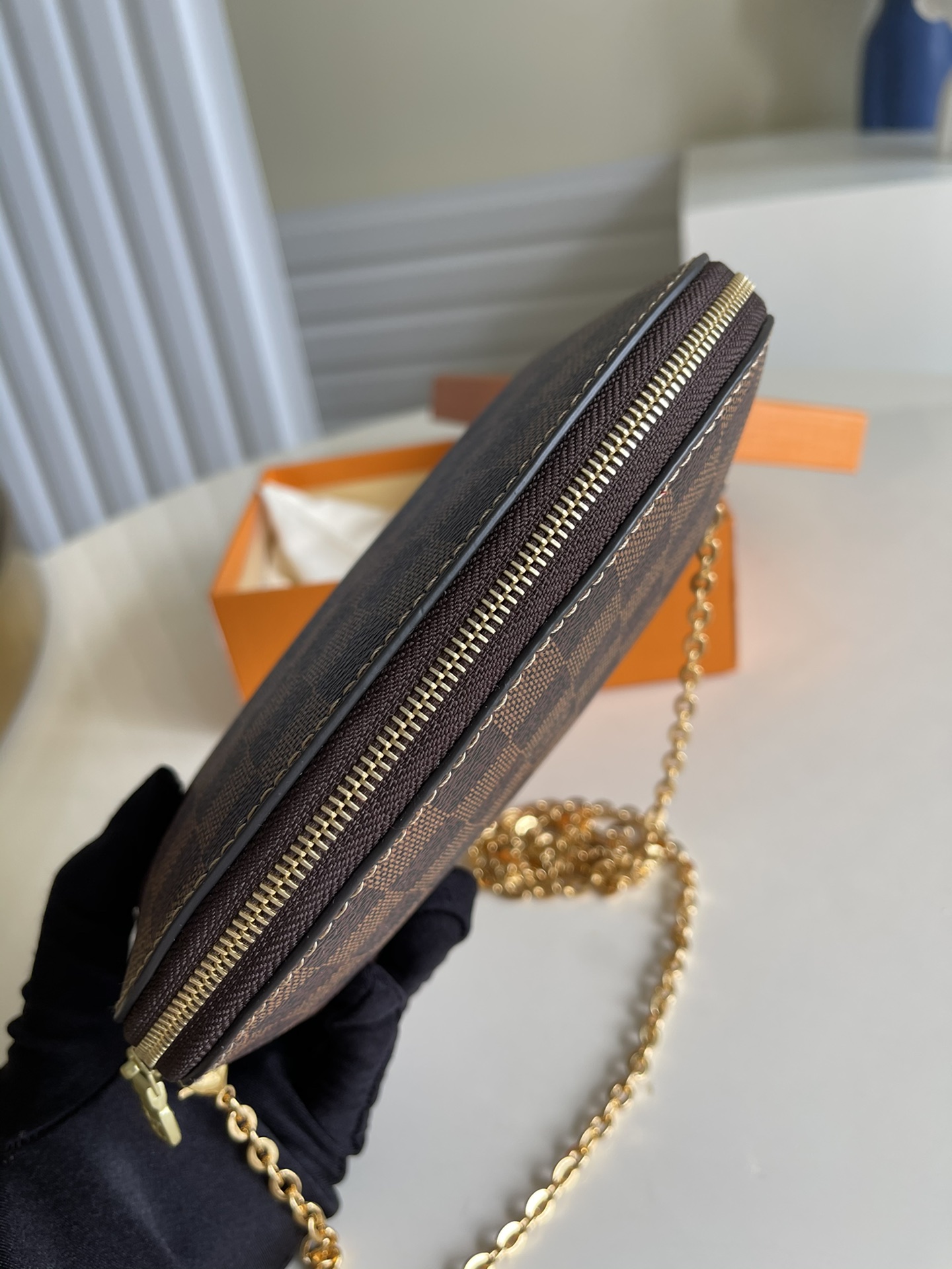 l**is V*t*n cosmetic bag-17*12*6cm