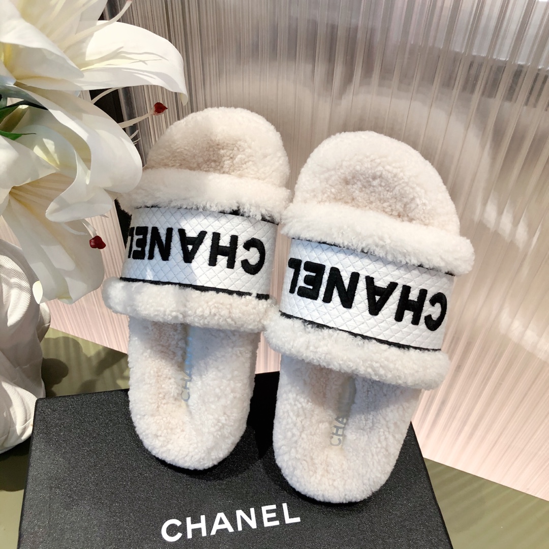 Ch@nel Slippers