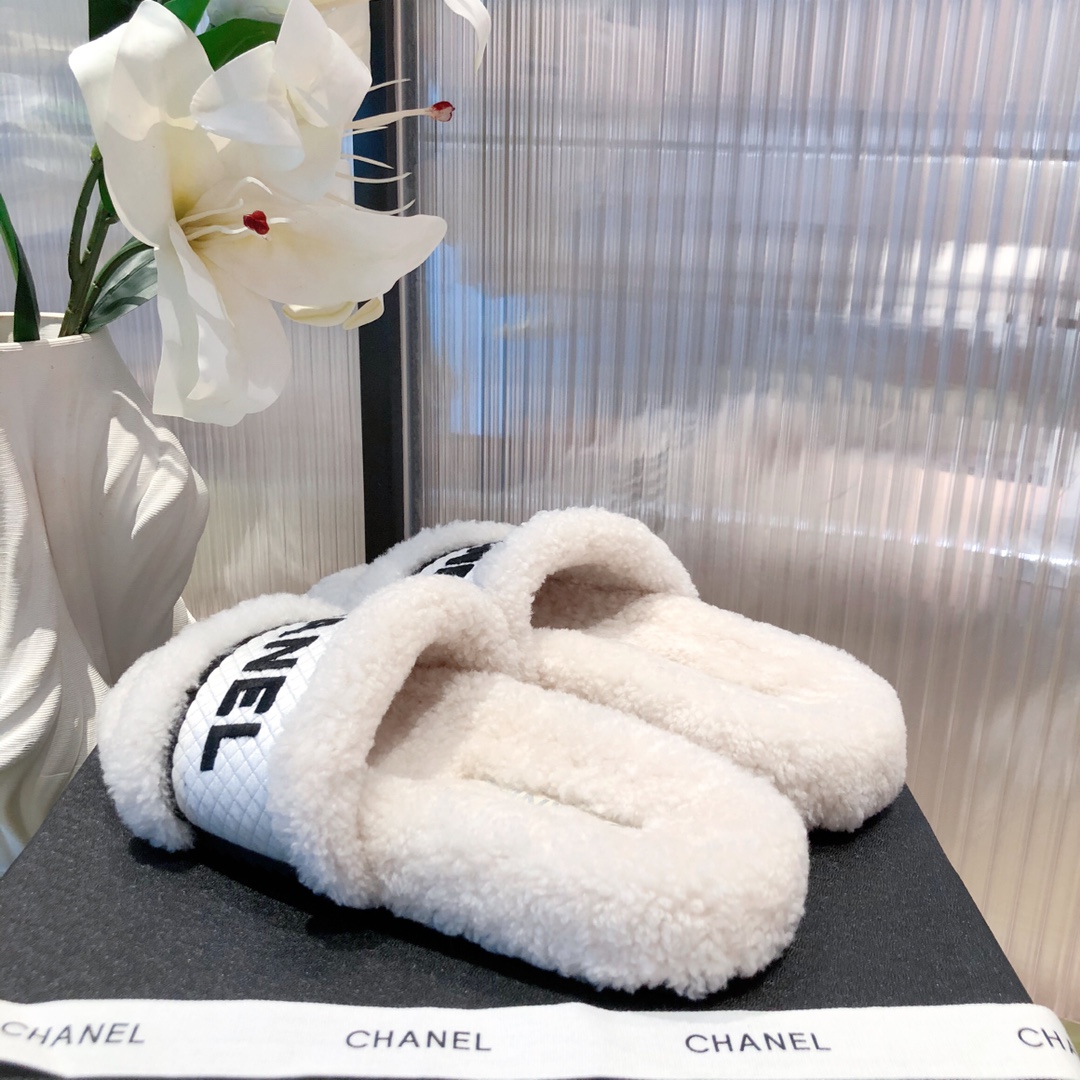 Ch@nel Slippers