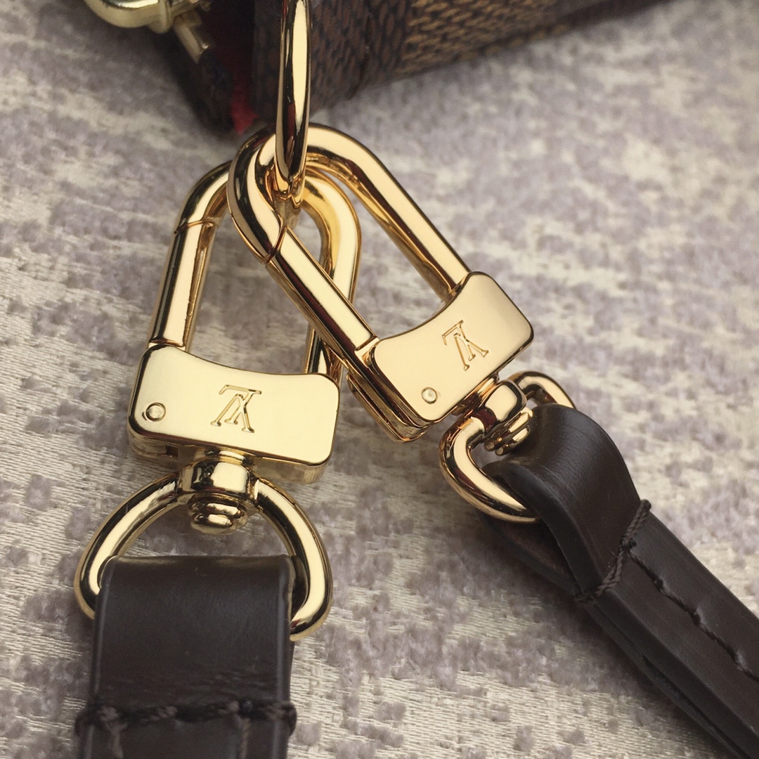 l**is V*t*n pochette accessoires-24x14x4cm