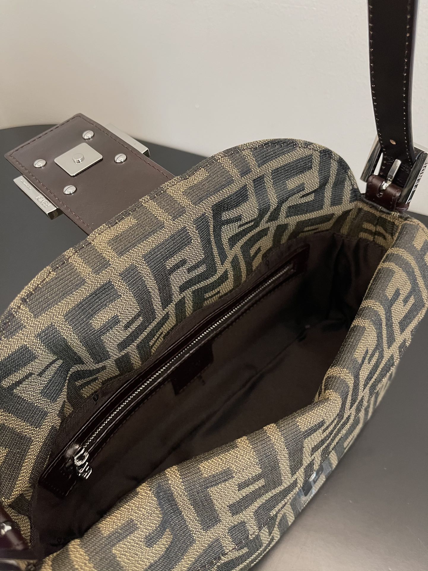 F**di vintage handbags-26x13x8cm