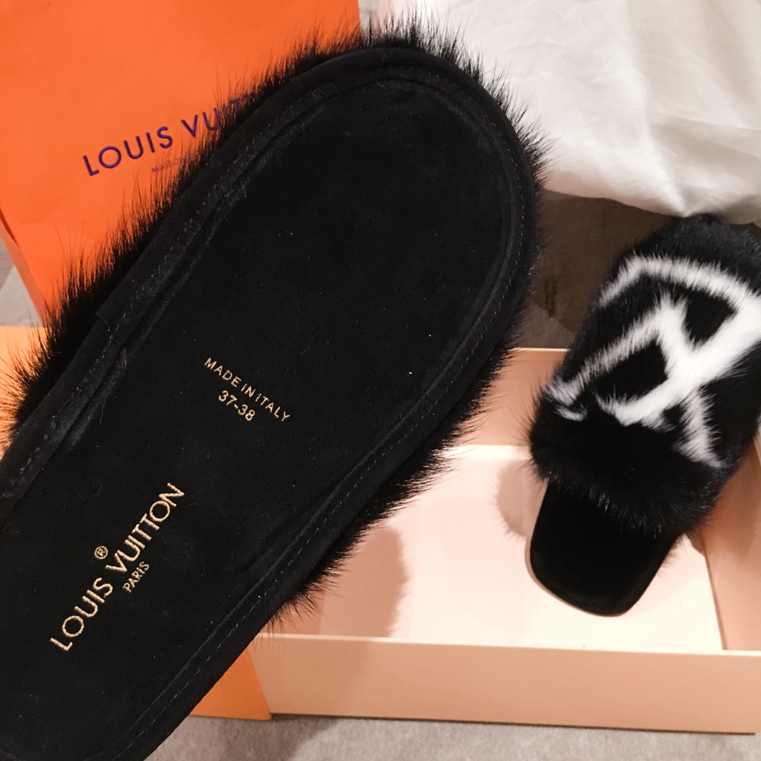 l**is V*t*n slippers