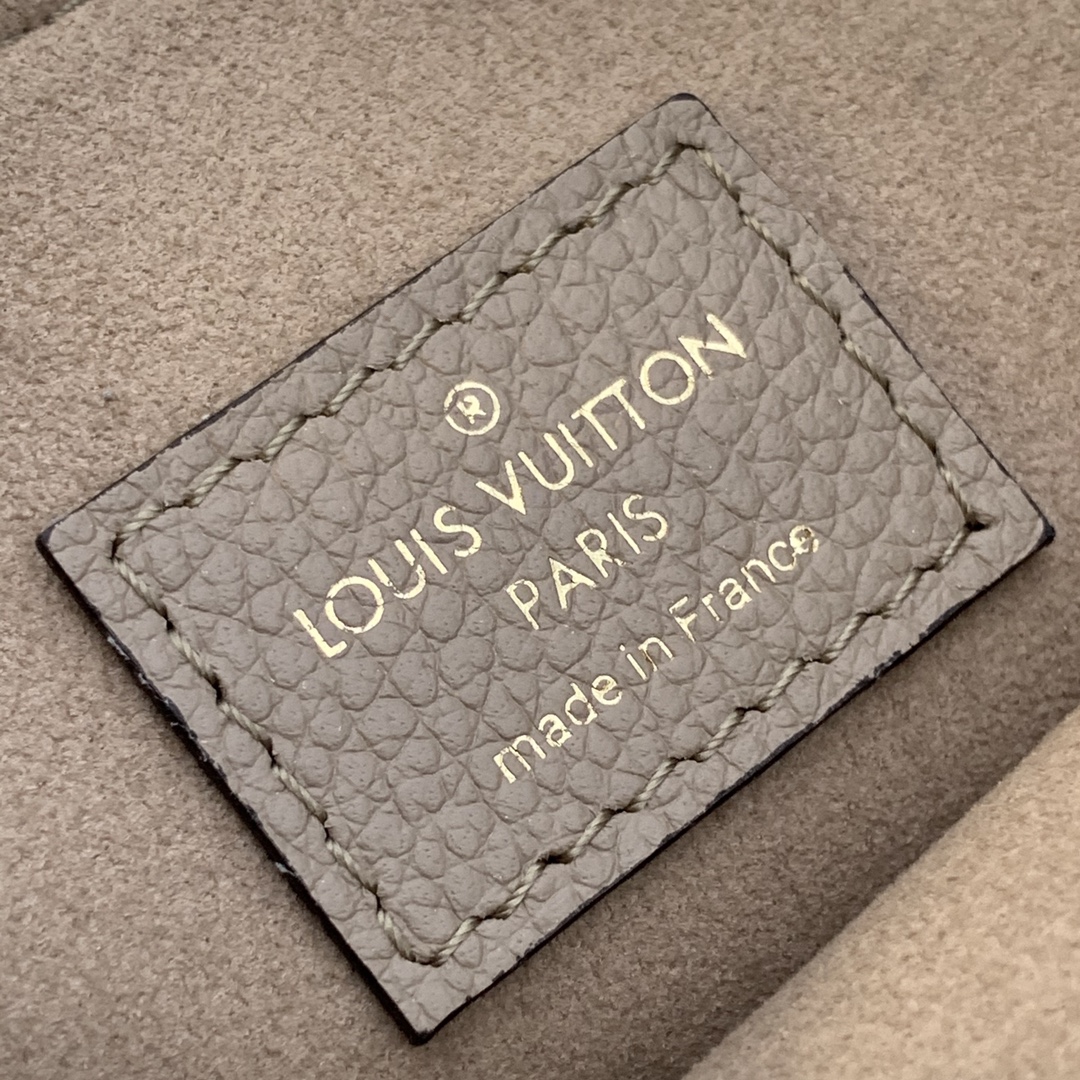 l**is V*t*n by the pool backpack m80738-13*19*8cm