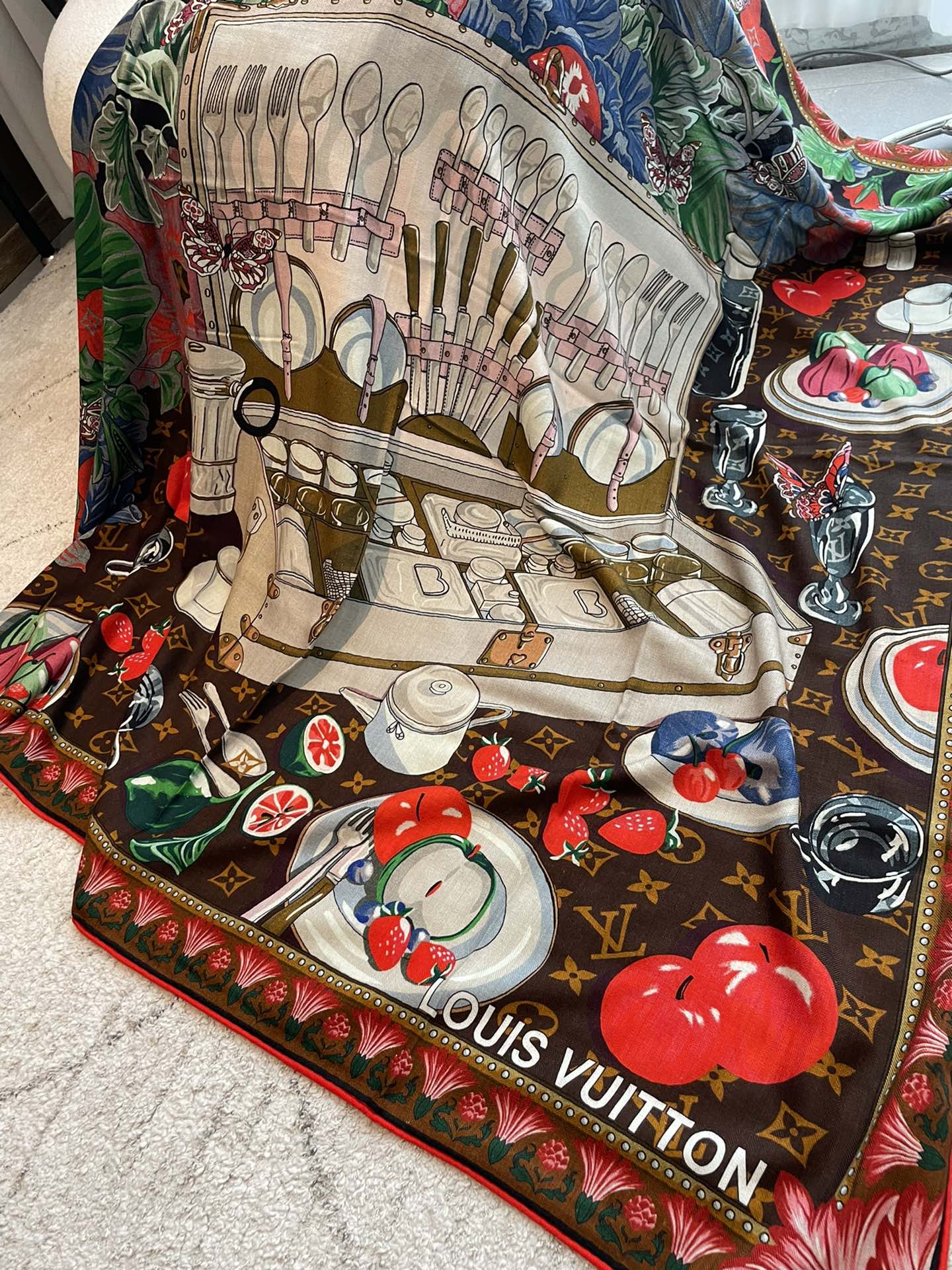 l**is V*t*n square towel-140*140cm