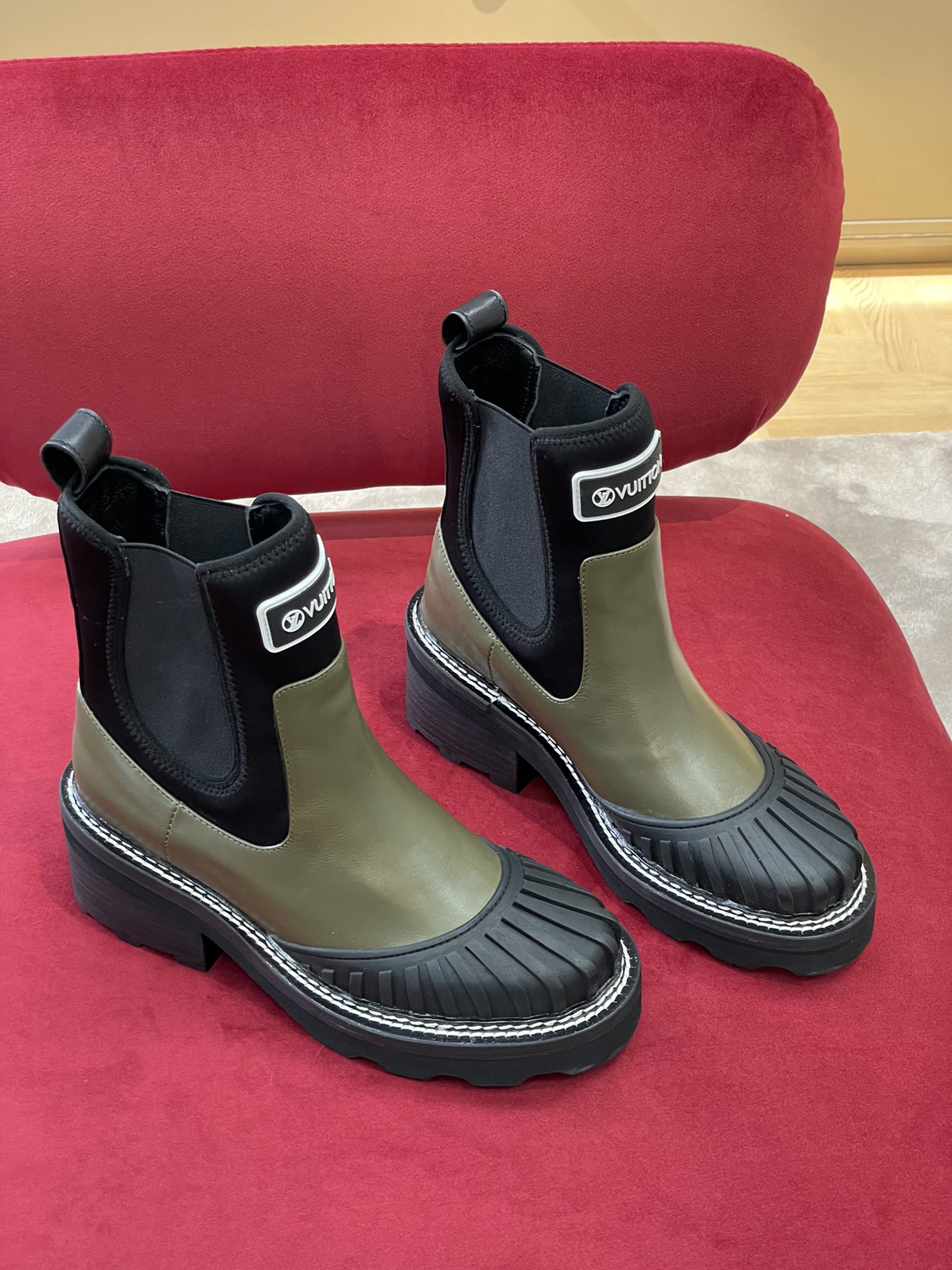 l**is V*t*n beaubourg boots