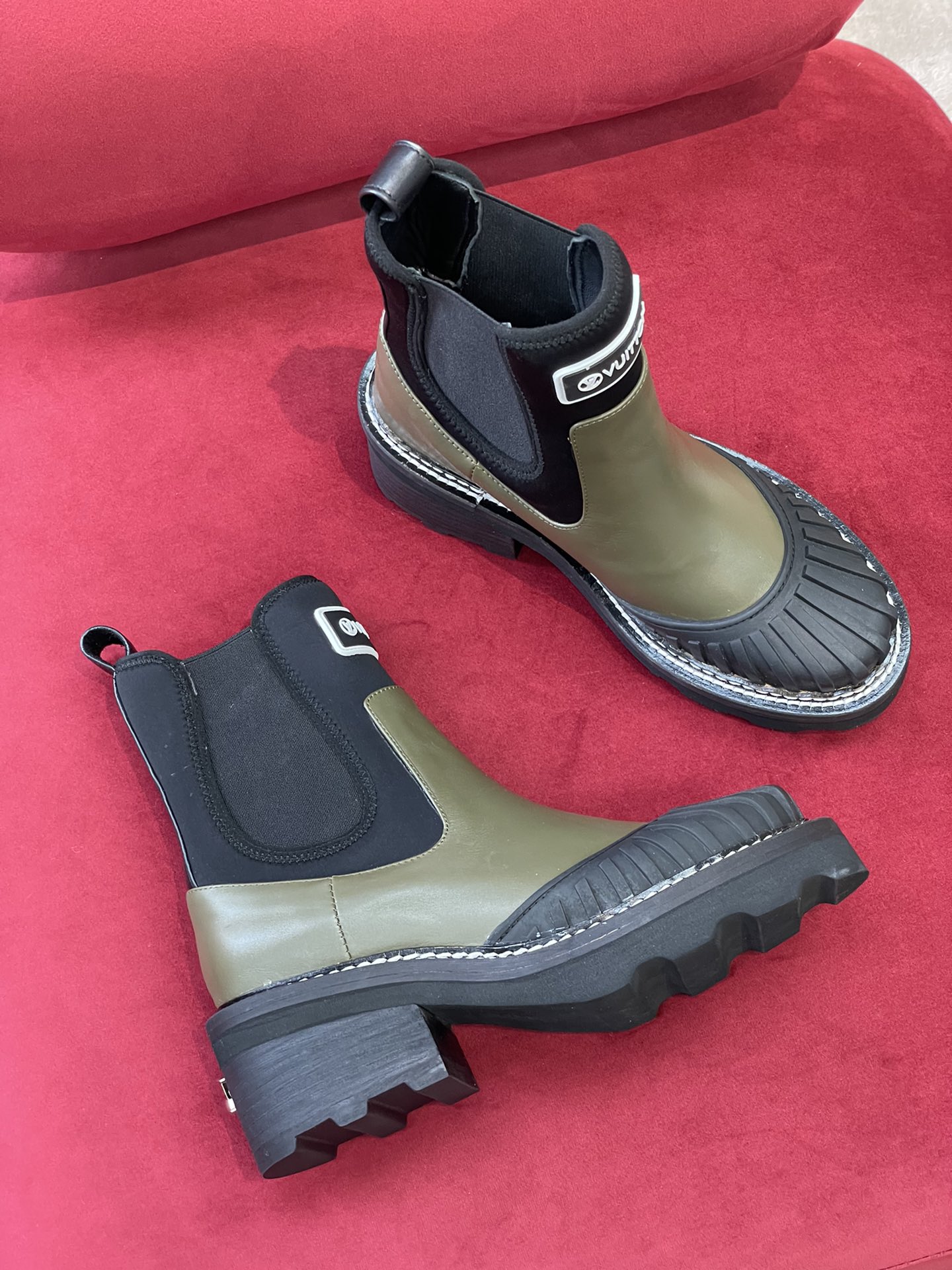 l**is V*t*n beaubourg boots