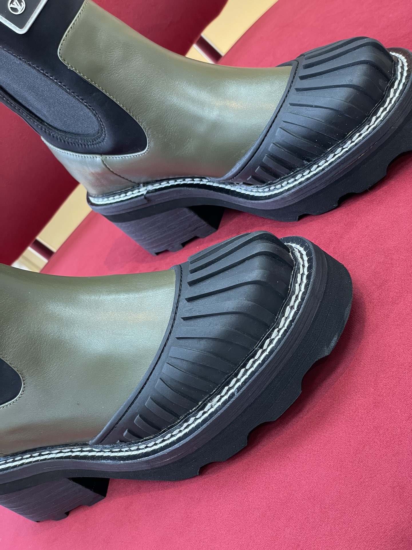 l**is V*t*n beaubourg boots