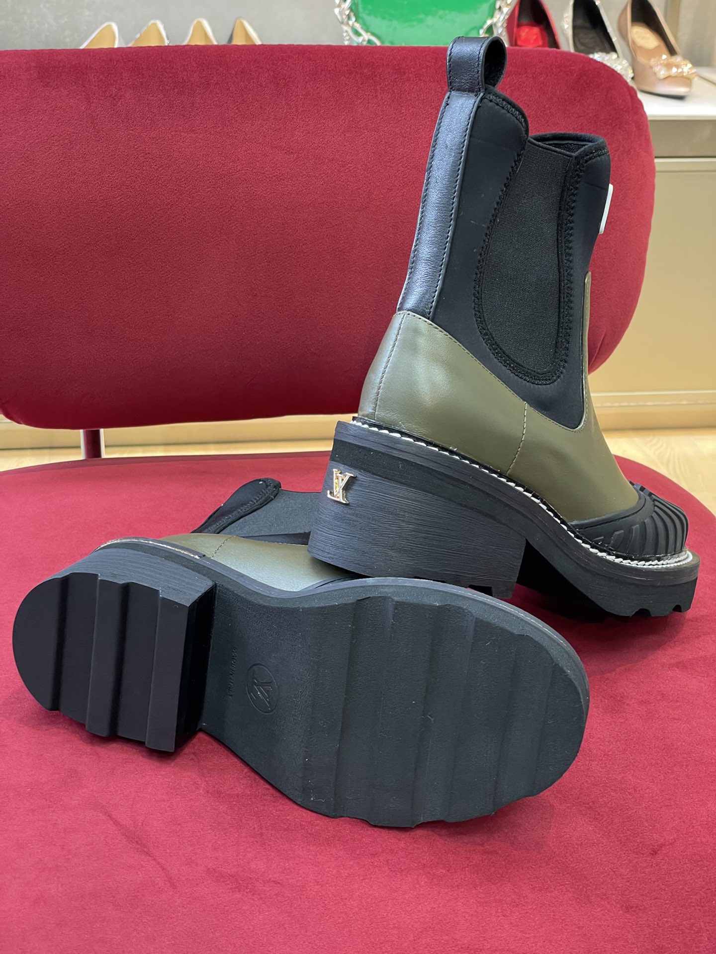 l**is V*t*n beaubourg boots