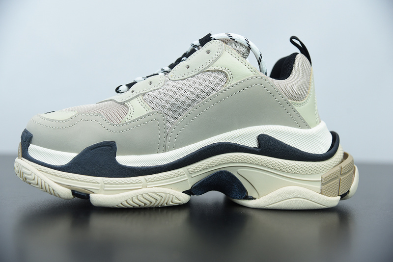 Ba*len*cia*ga triple s