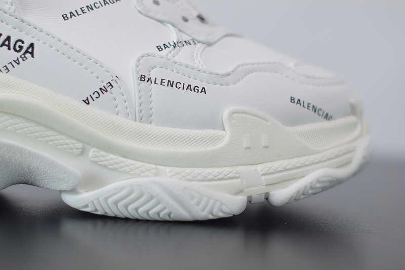 Ba*len*cia*ga triple s