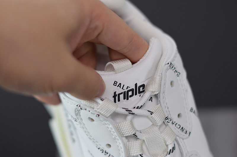 Ba*len*cia*ga triple s