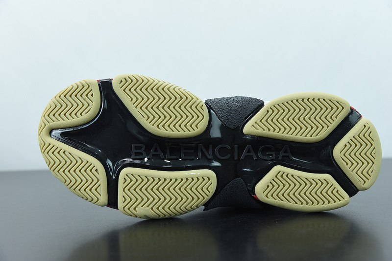 Ba*len*cia*ga triple s