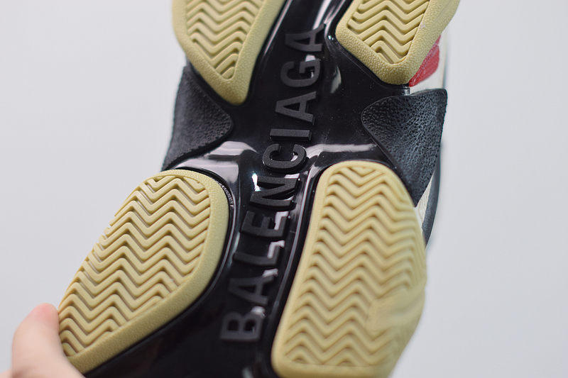 Ba*len*cia*ga triple s