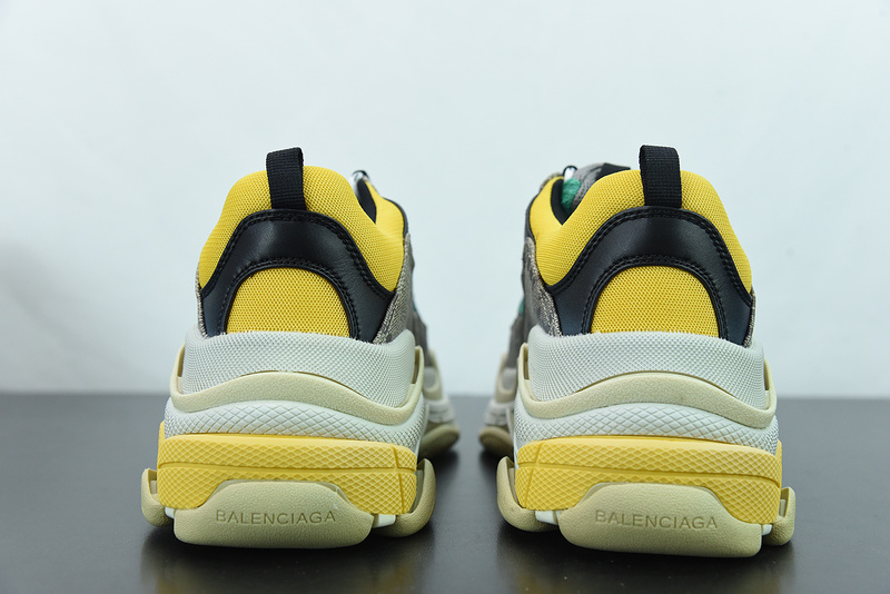 Ba*len*cia*ga triple s