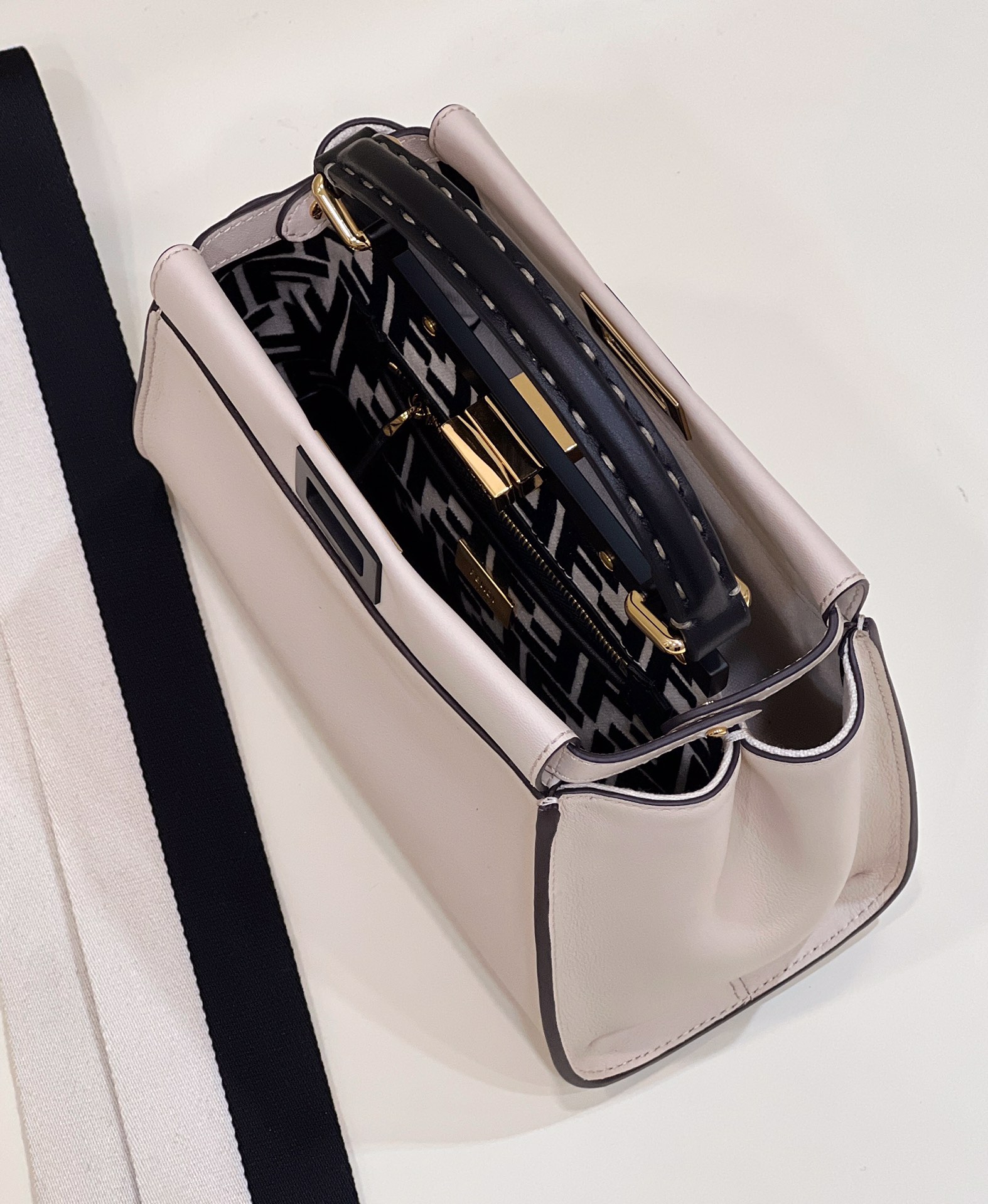 F**di peekabootote-24×7×19cm