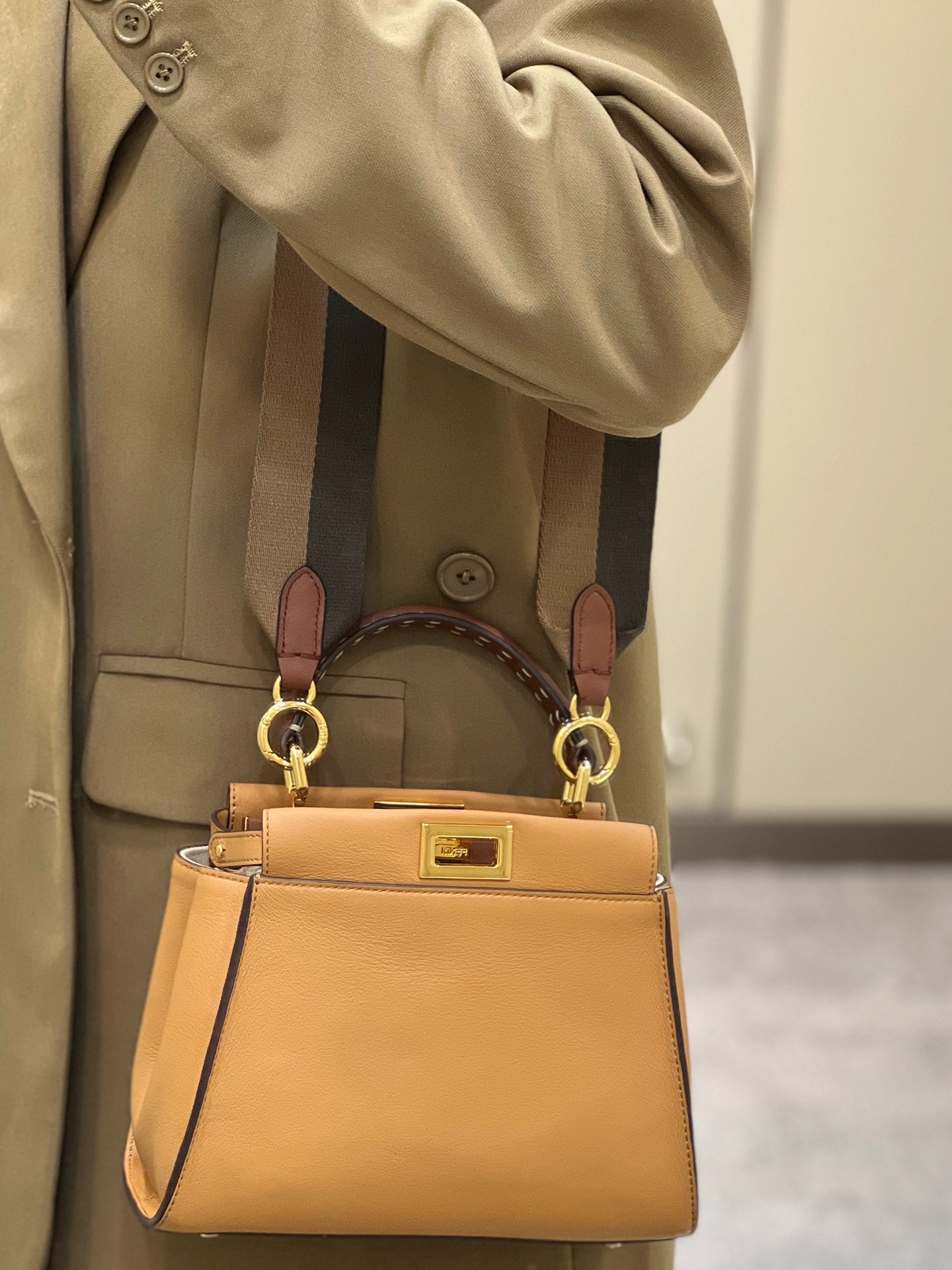 F**di peekabootote-24×7×19cm