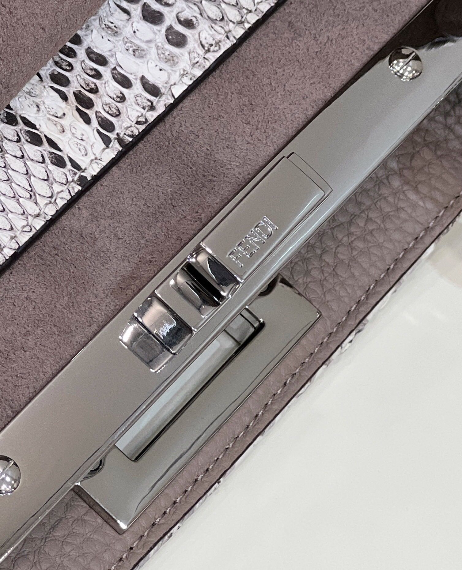 F**di peekabootote-33×12×25cm