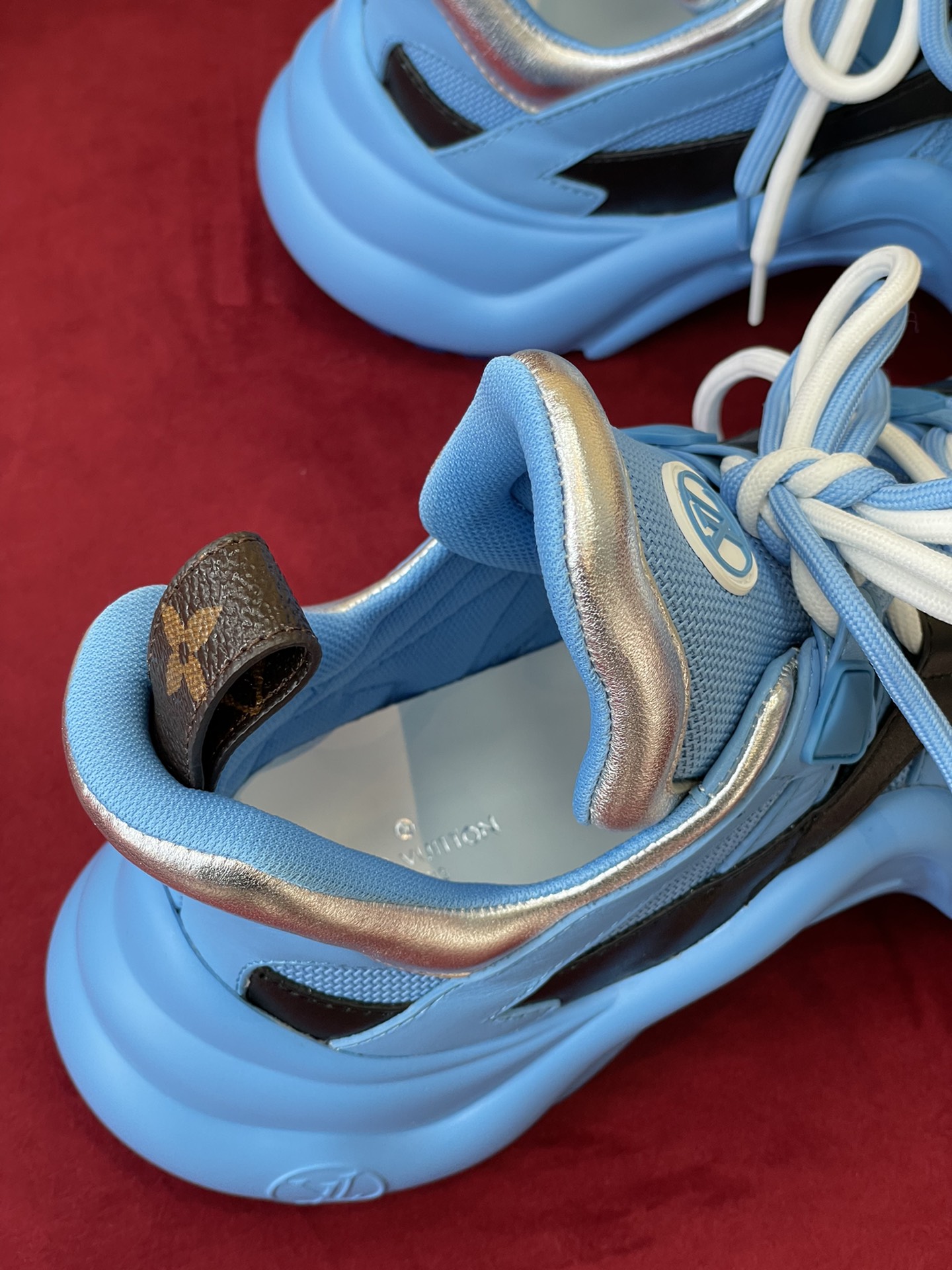 l**is V*t*n archlight sneaker